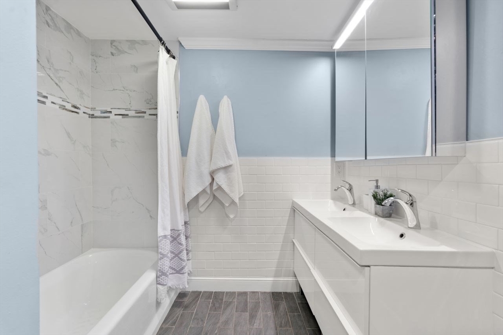 Cambridge, Massachusetts, 02139, United States, 5 Bedrooms Bedrooms, ,3 BathroomsBathrooms,Residential,For Sale,1939167