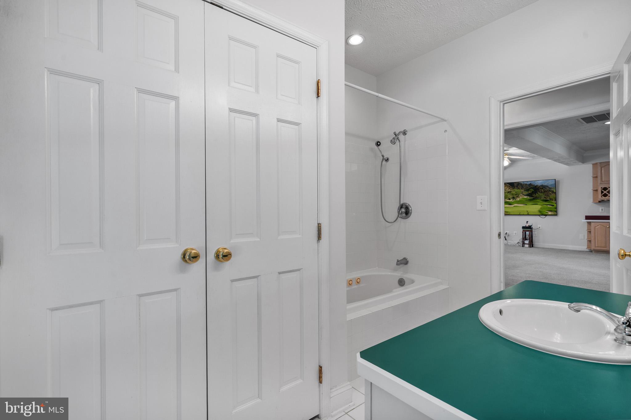 Issue, Maryland, 20645, United States, 5 Bedrooms Bedrooms, ,5 BathroomsBathrooms,Residential,For Sale,1912917