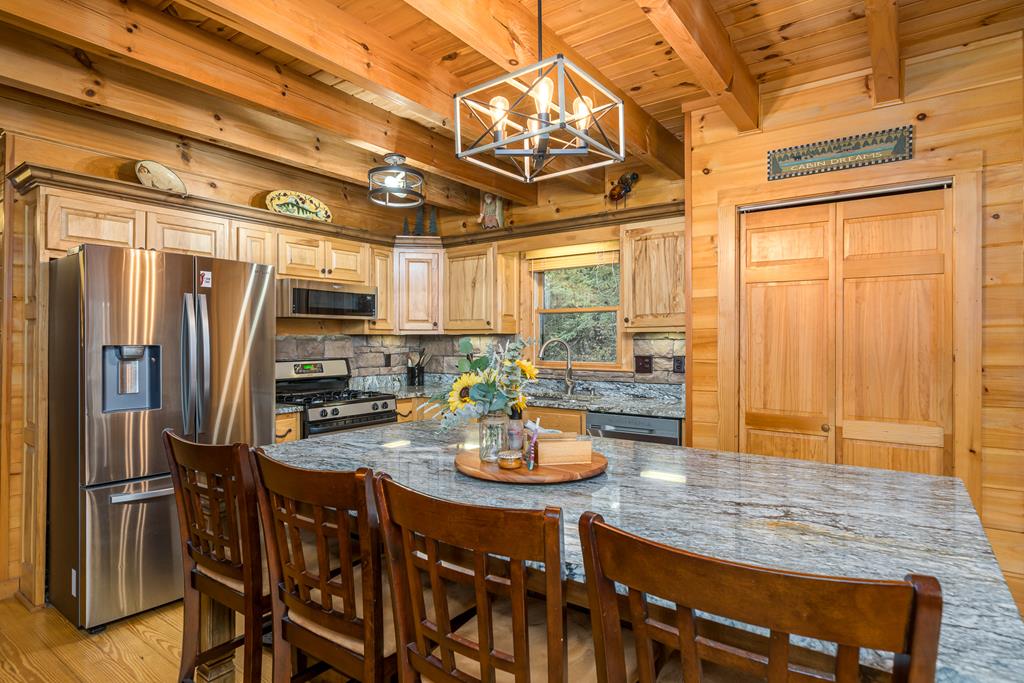 Ellijay, Georgia, 30540, United States, 3 Bedrooms Bedrooms, ,2 BathroomsBathrooms,Residential,For Sale,1972067