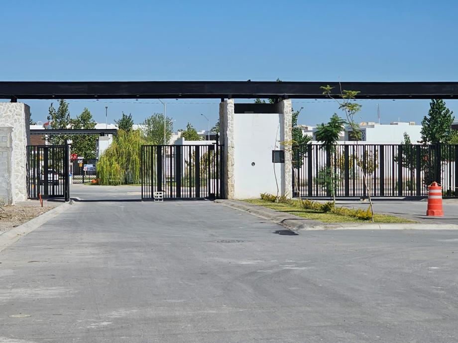 Torreón, Coahuila de Zaragoza, 27023, Mexico, 3 Bedrooms Bedrooms, ,3 BathroomsBathrooms,Residential,For Sale,1994427