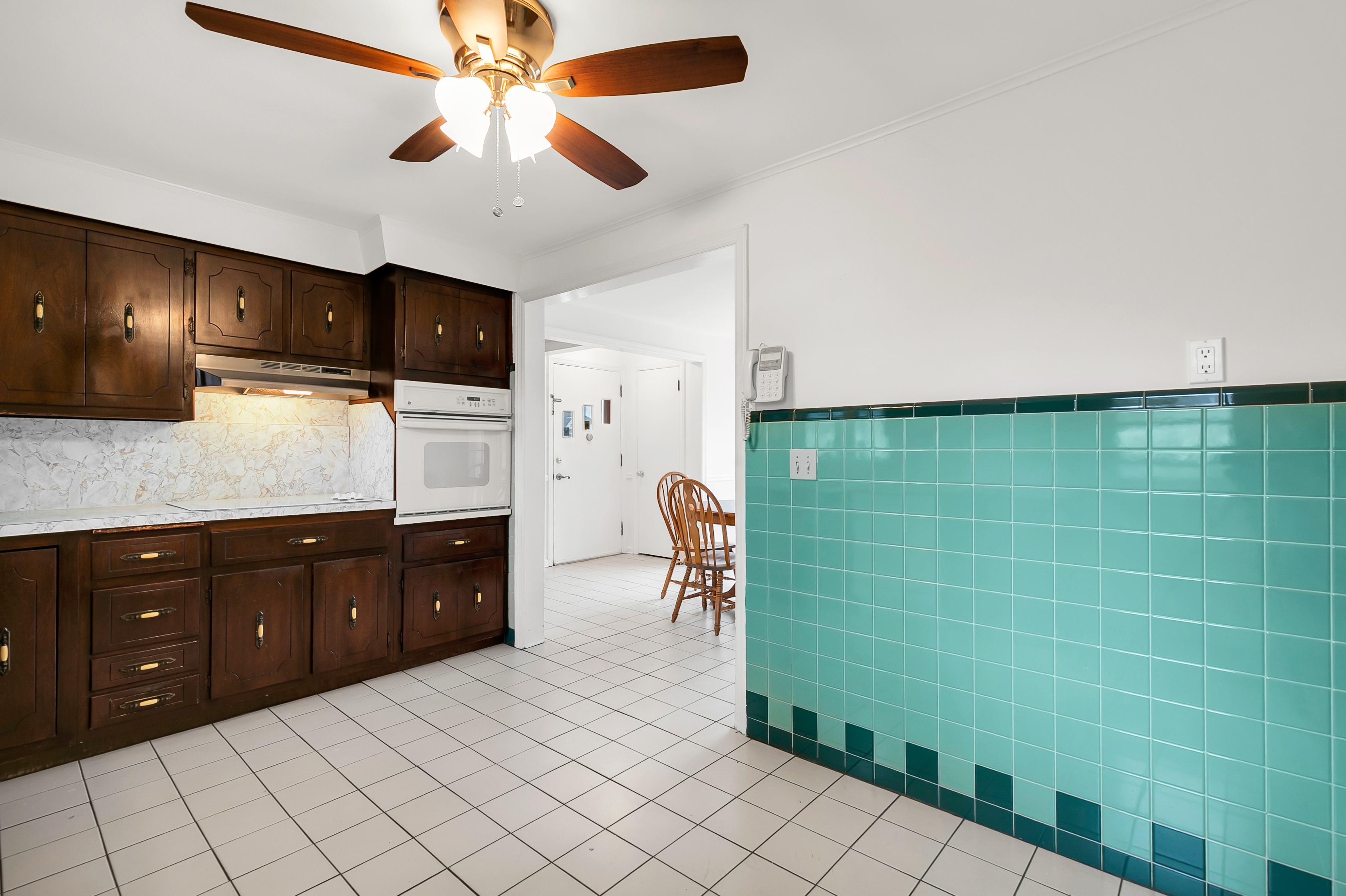  Fantastic Ranch on a Triangular  Corner Lot - 物件實景