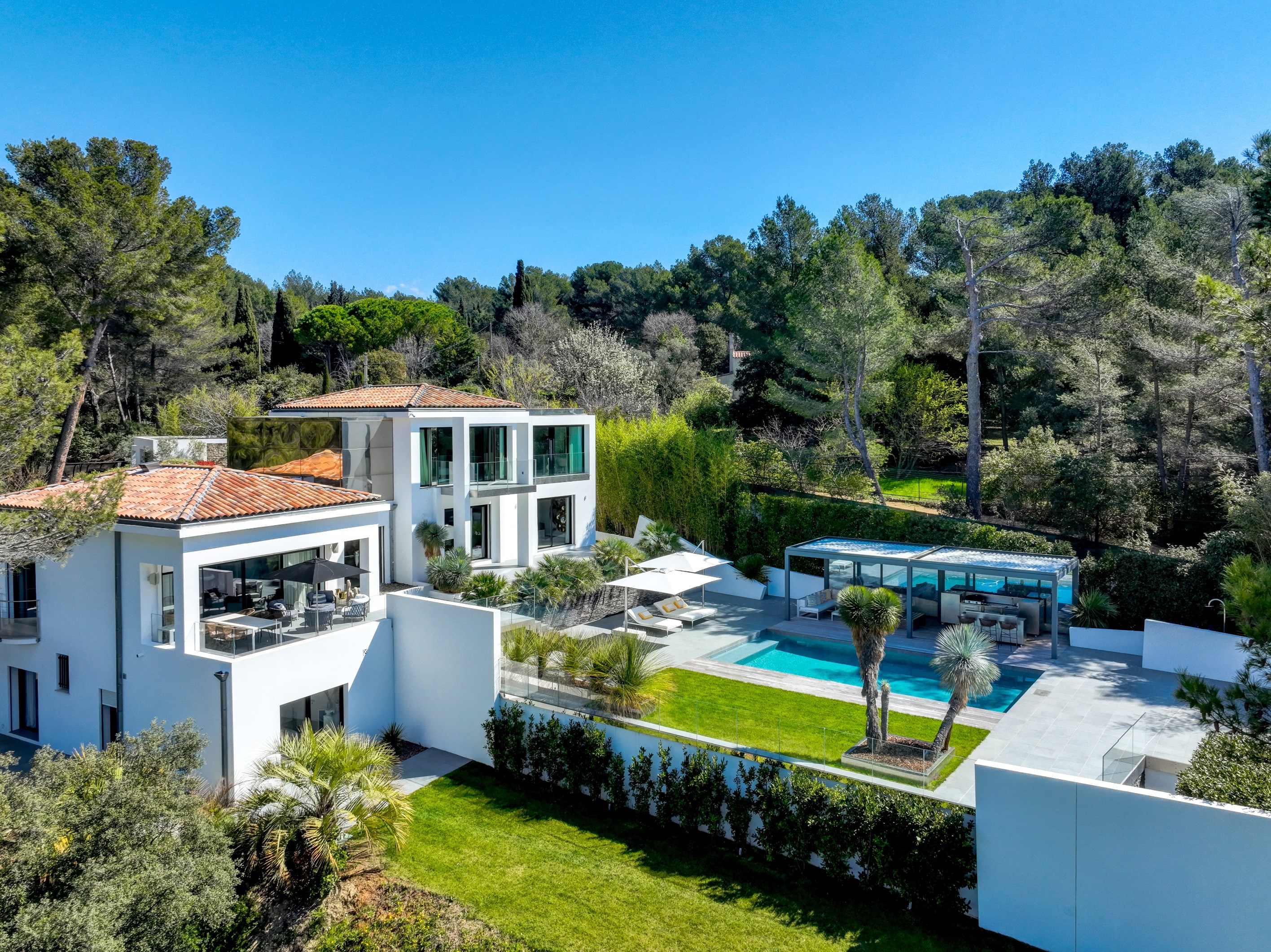 Les Pinchinats — Contemporary Property in a Dominant Position on 7,000 sqm with… - 物件實景