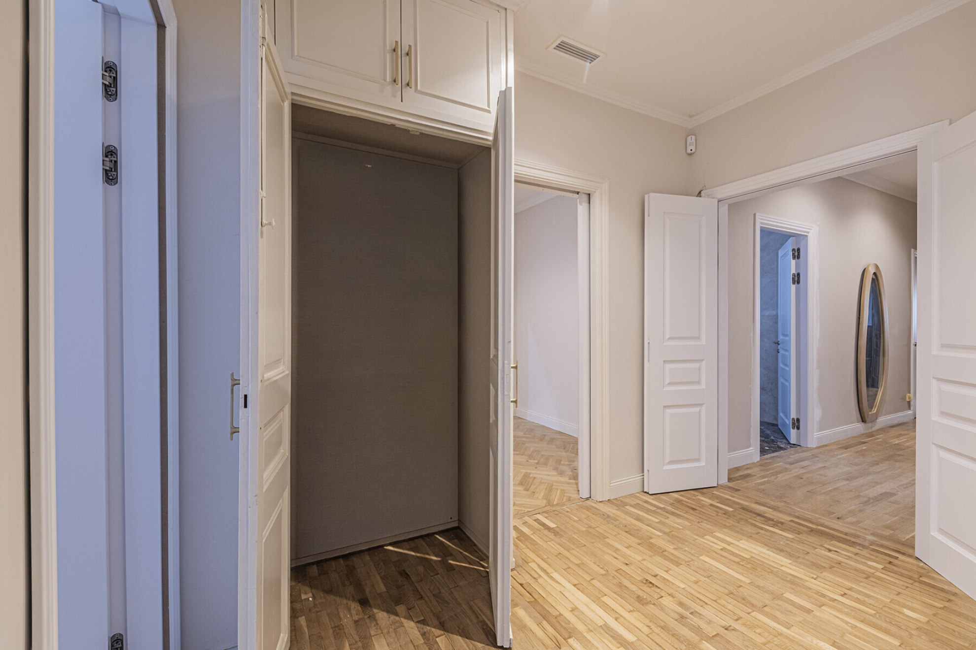  Renovated high-rise apartment in a stately building in Eixample. - 物件實景