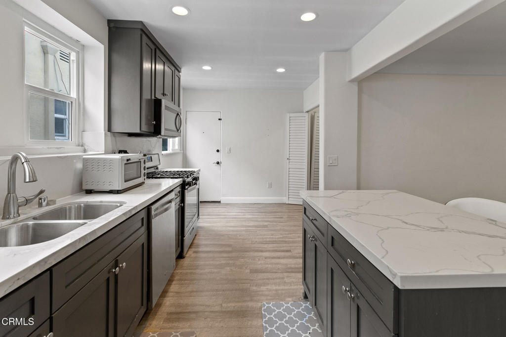 Los Angeles, California, 90035, United States, ,Residential,For Sale,1691195
