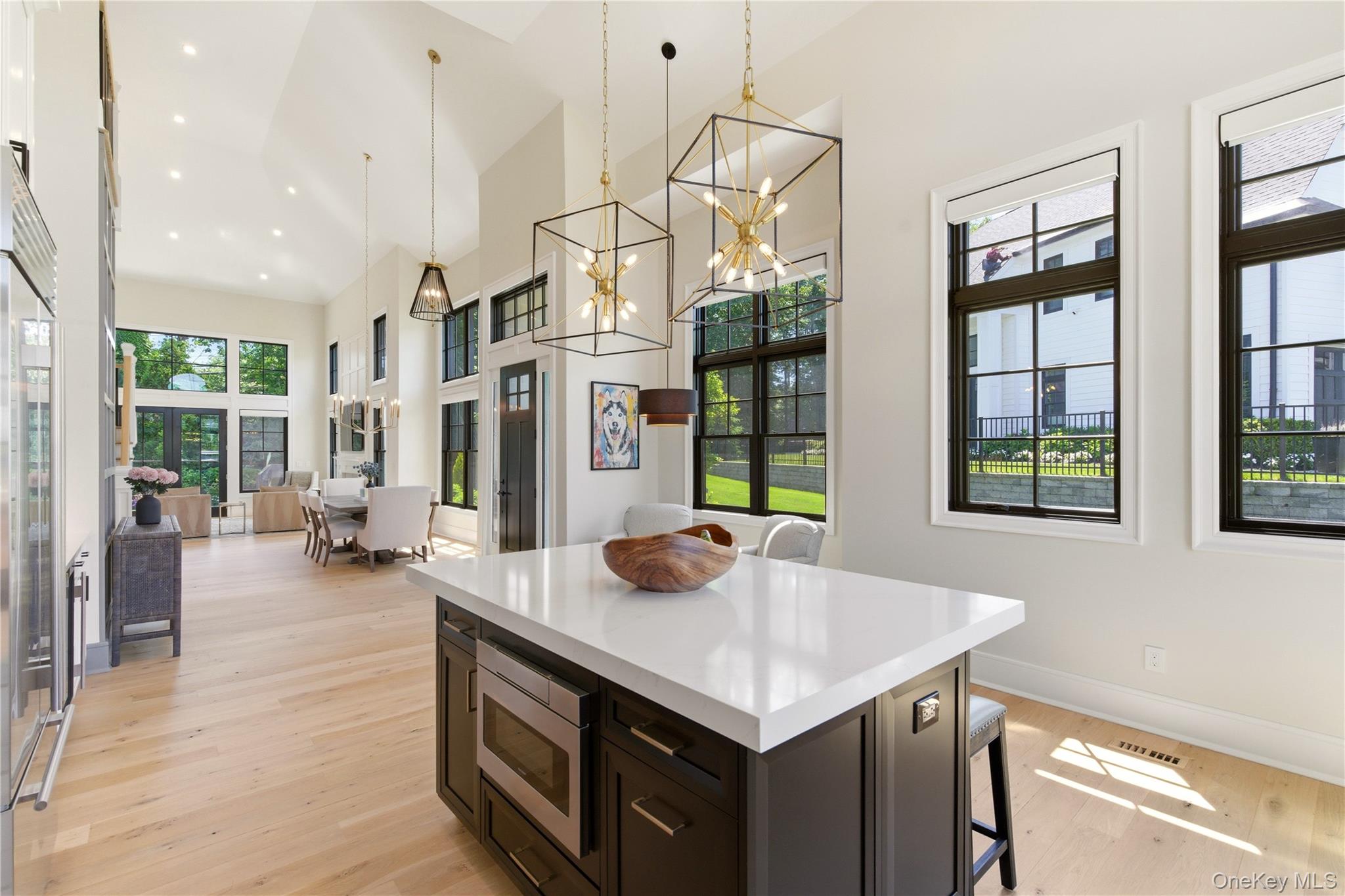  102 Three Ponds Lane E, Woodbury, NY, 11797 - 物件實景