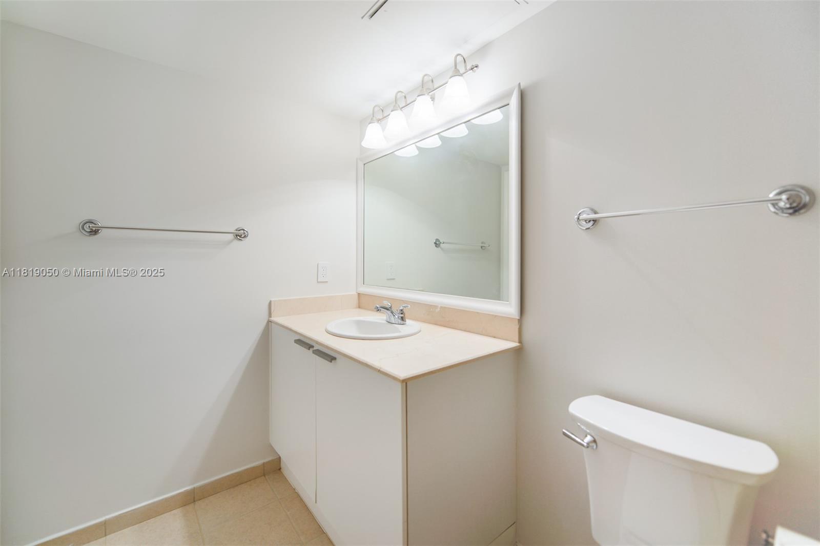 Sunny Isles Beach, Florida, 33160, United States, 2 Bedrooms Bedrooms, ,2 BathroomsBathrooms,Residential,For Sale,1991948