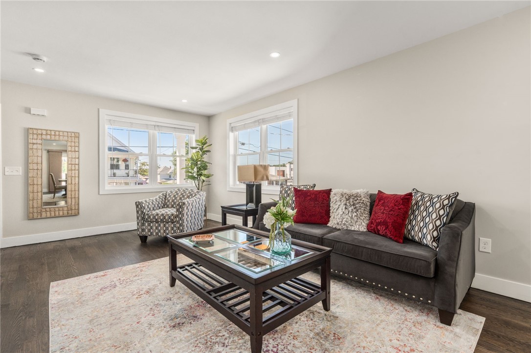 East Providence, Rhode Island, 02914, United States, 4 Bedrooms Bedrooms, ,3 BathroomsBathrooms,Residential,For Sale,1941827