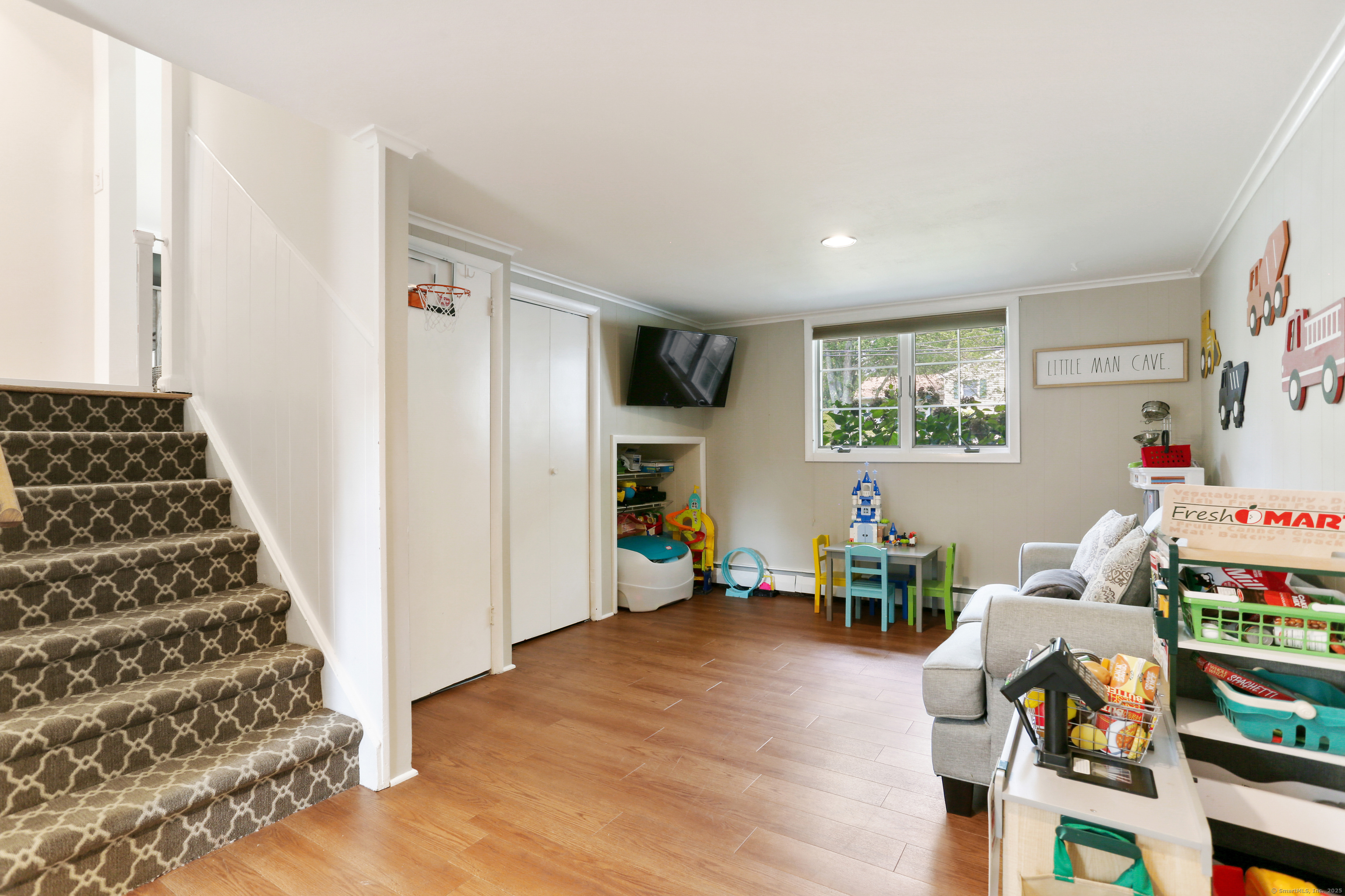 Fairfield, Connecticut, 06824, United States, 3 Bedrooms Bedrooms, ,2 BathroomsBathrooms,Residential,For Sale,1916978