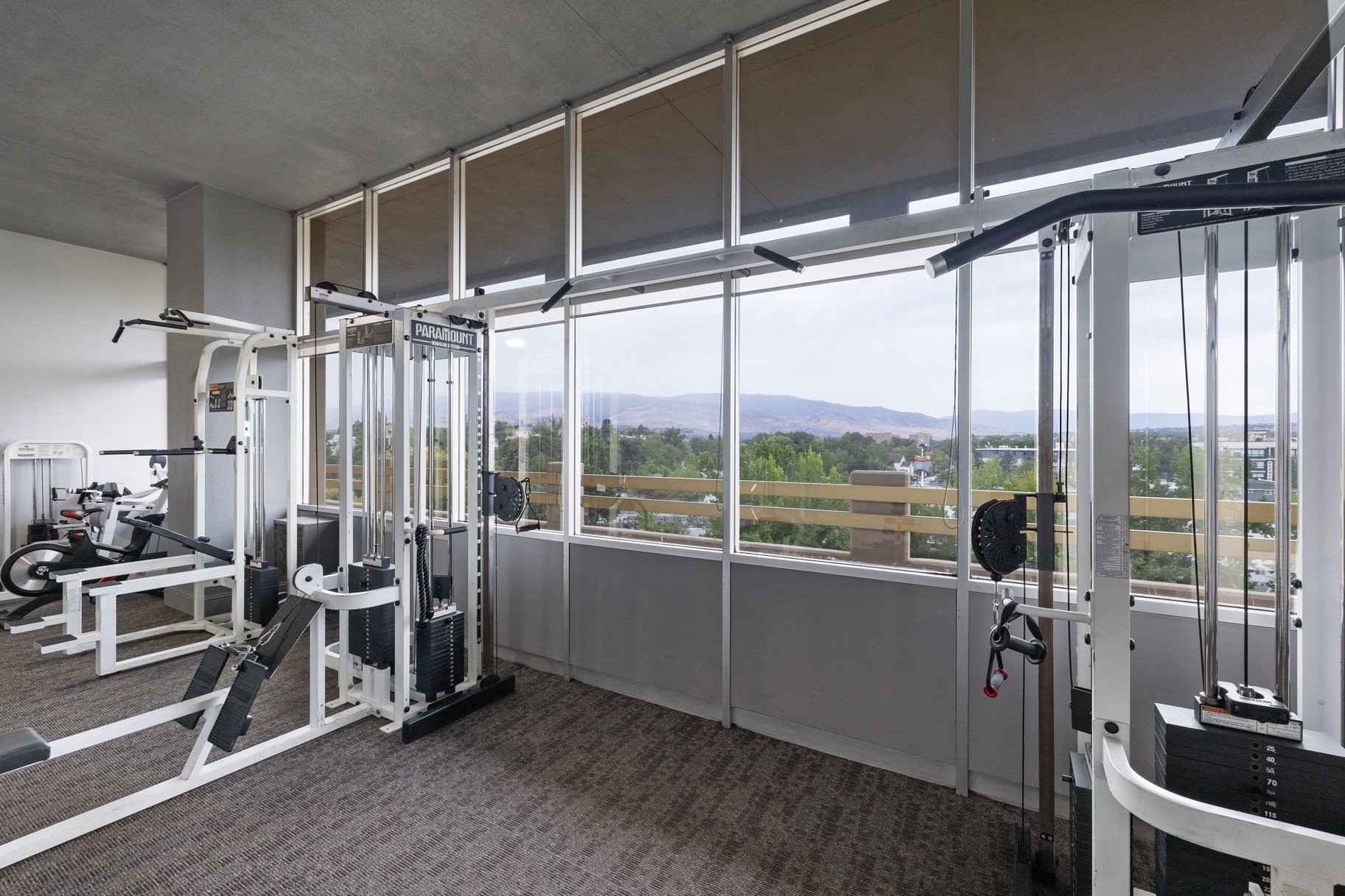  Chic Downtown Condo with Mountain & River Views - 物件實景
