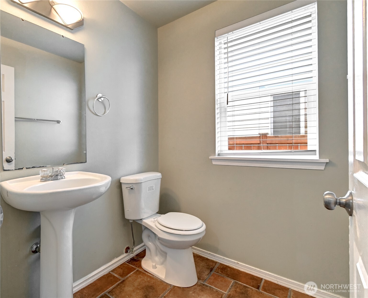 Covington, Washington, 98042, United States, 5 Bedrooms Bedrooms, ,3 BathroomsBathrooms,Residential,For Sale,2002094