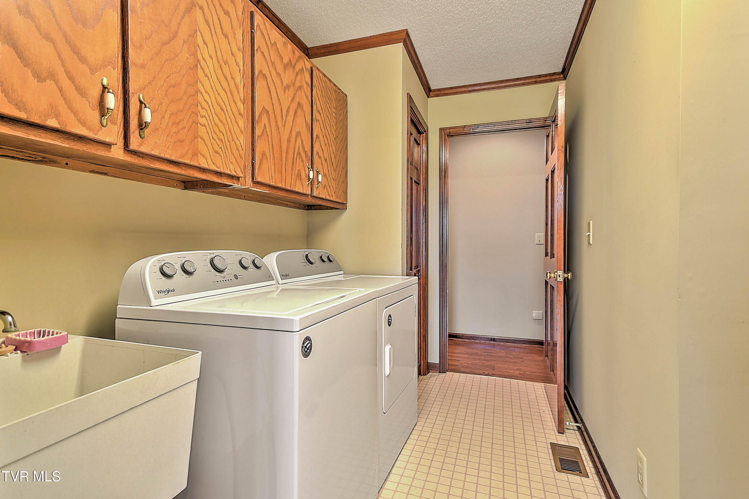 Greeneville, Tennessee, 37745, United States, 4 Bedrooms Bedrooms, ,4 BathroomsBathrooms,Residential,For Sale,1899304