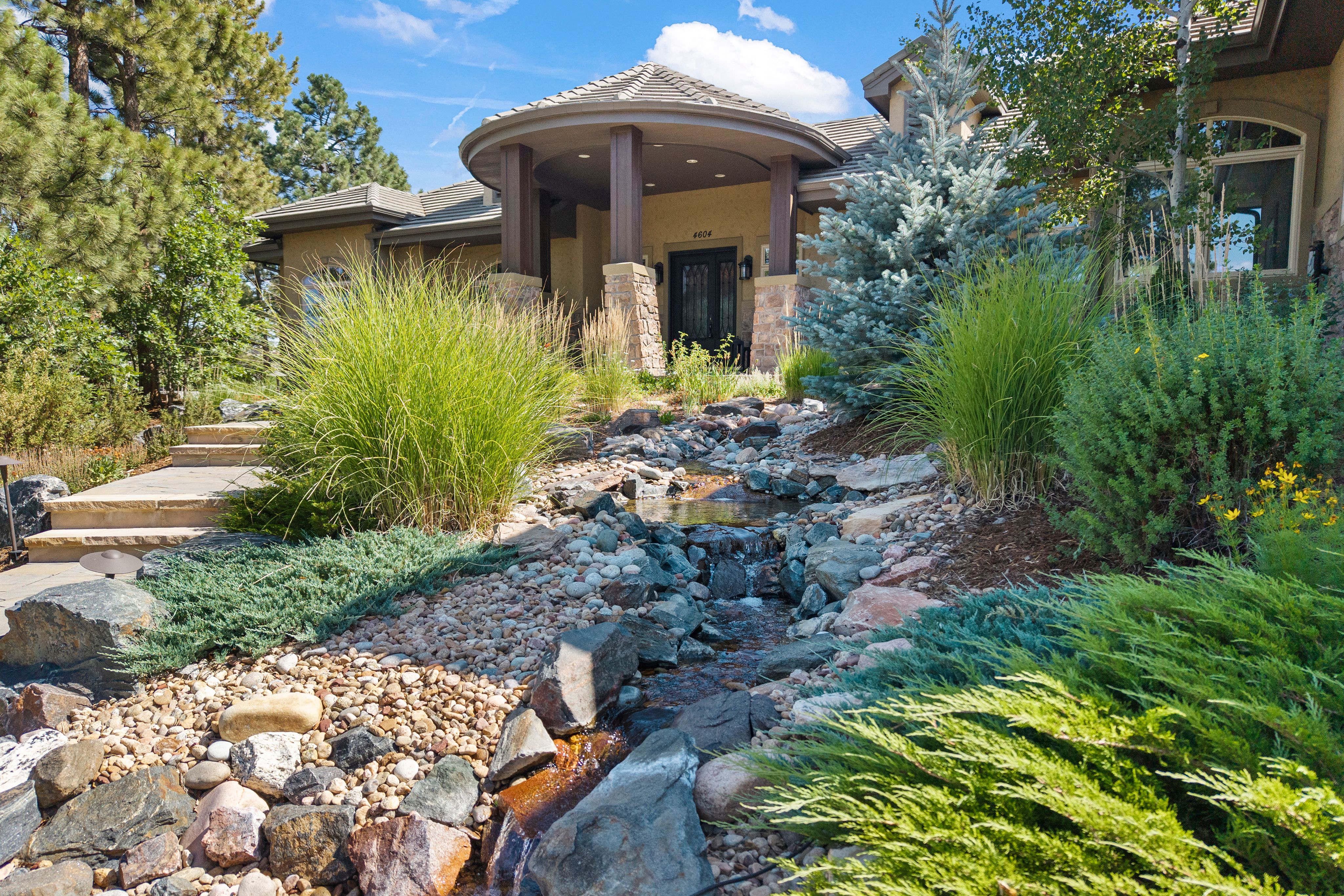  Spectacular custom ranch with a walk-out finished basement - 物件實景