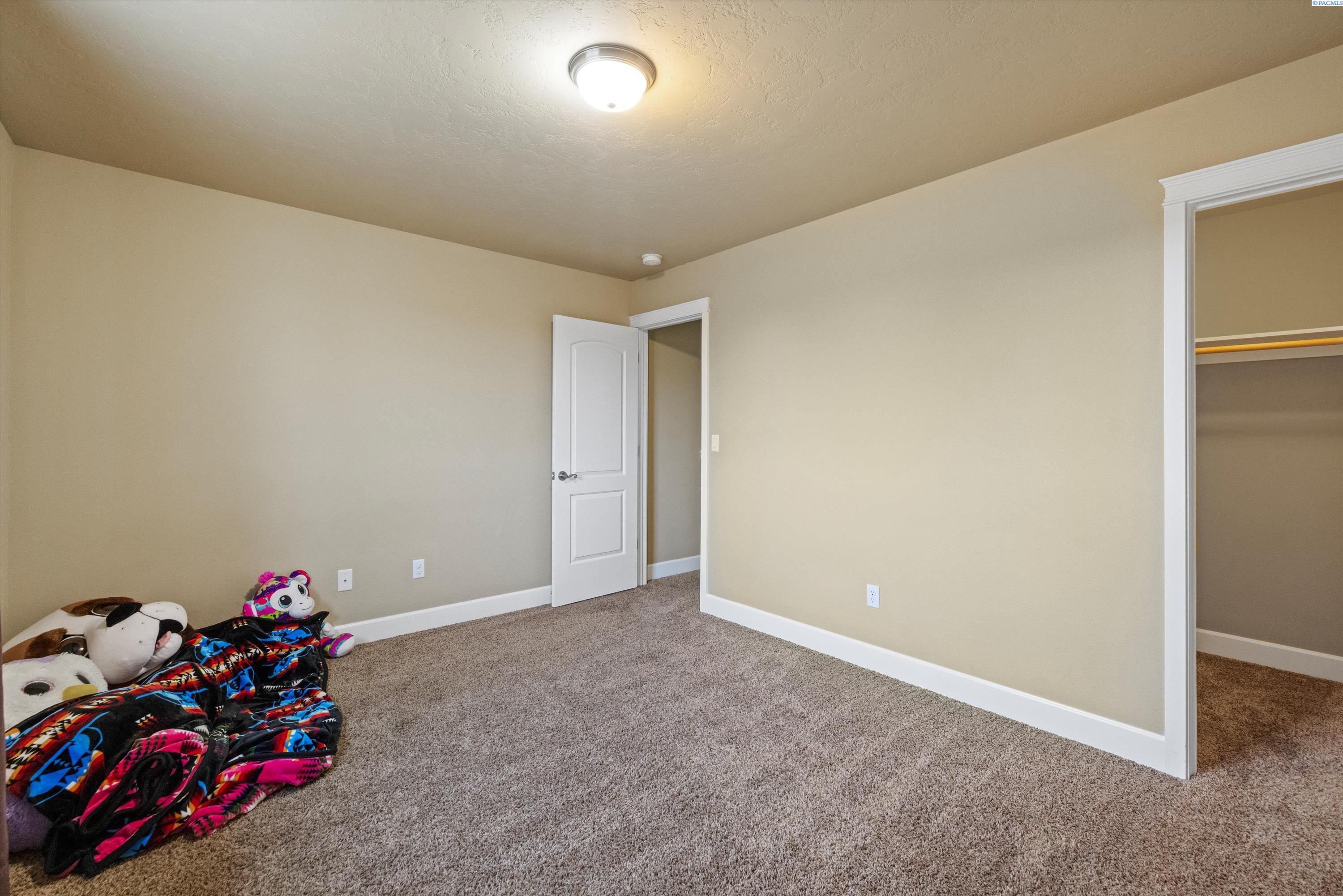 Pasco, Washington, 99301, United States, 6 Bedrooms Bedrooms, ,3 BathroomsBathrooms,Residential,For Sale,1705184