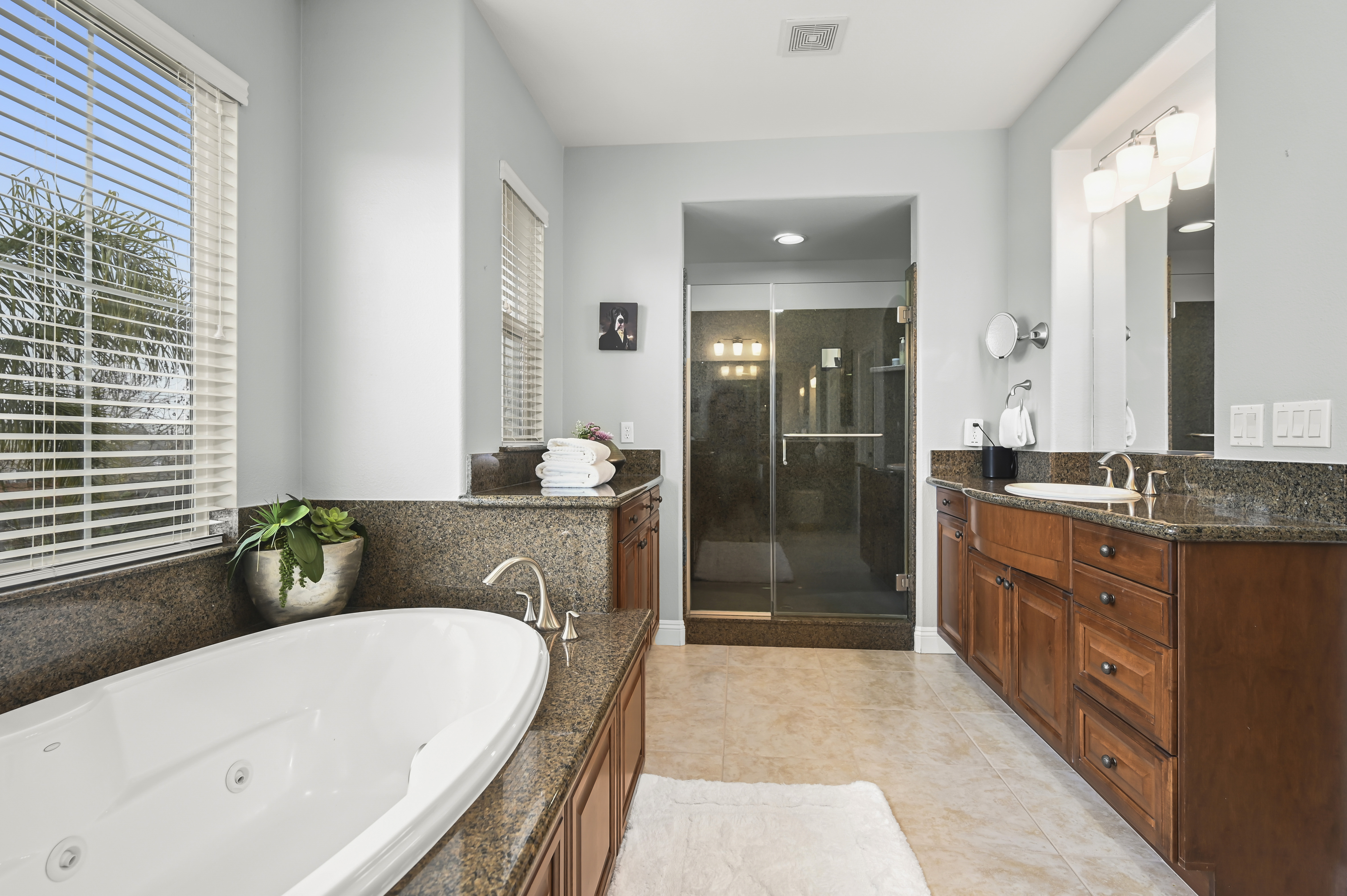  Stunning Monterosso Estate on Private Court with Designer Indoor-Outdoor Living - 物件實景