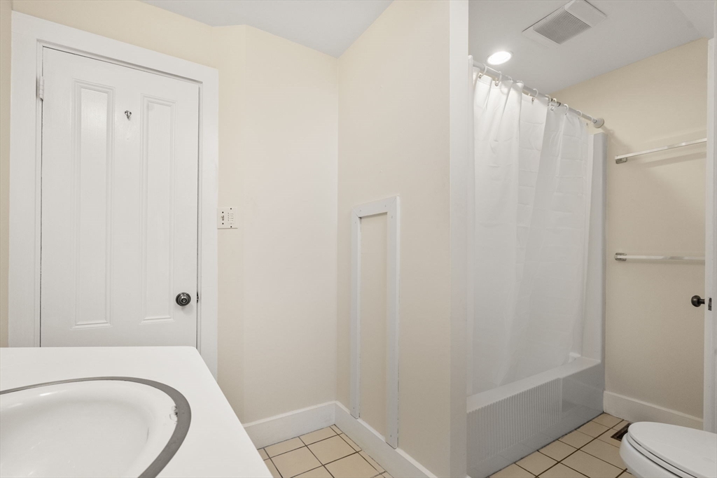 Weston, Massachusetts, 02493, United States, 3 Bedrooms Bedrooms, ,3 BathroomsBathrooms,Residential,For Sale,1960469