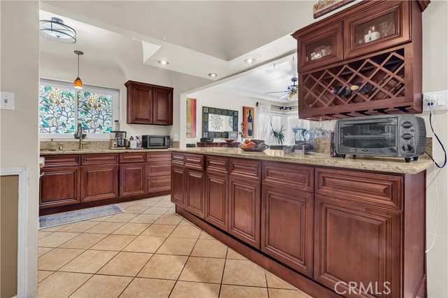 Huntington Park, California, 90255, United States, 4 Bedrooms Bedrooms, ,Residential,For Sale,1987109