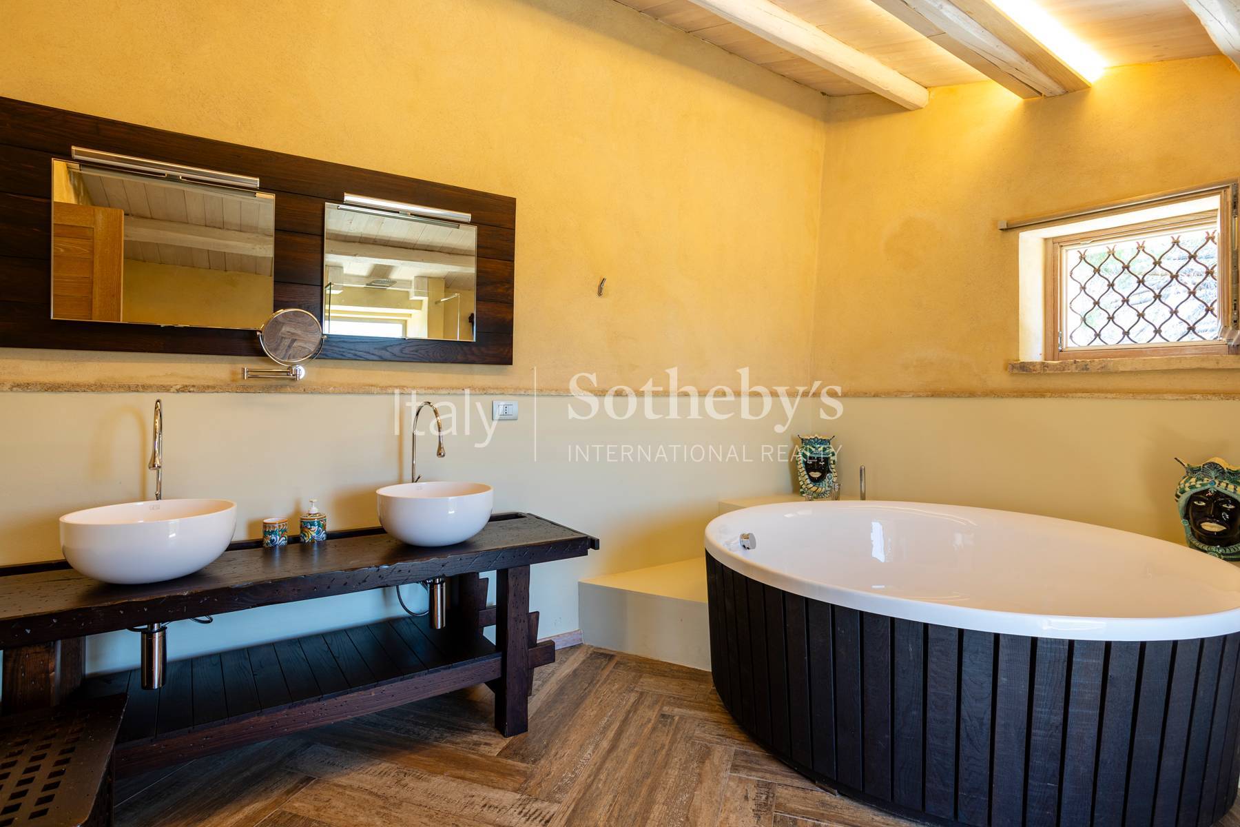  Old villa with swimming pool, dépendance, and private pine forest - 物件實景