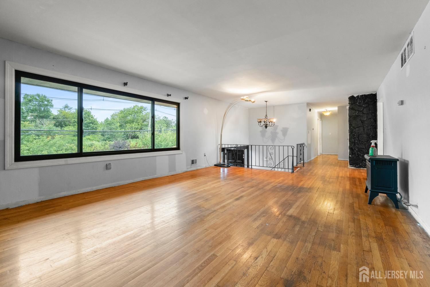 Piscataway, New Jersey, 08854, United States, 5 Bedrooms Bedrooms, ,3 BathroomsBathrooms,Residential,For Sale,1977215