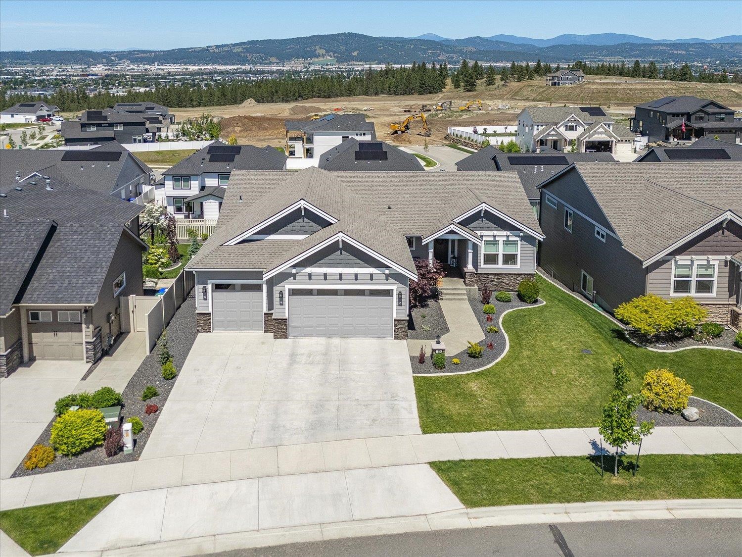 Greenacres, Washington, 99016, United States, 5 Bedrooms Bedrooms, ,3 BathroomsBathrooms,Residential,For Sale,1848364