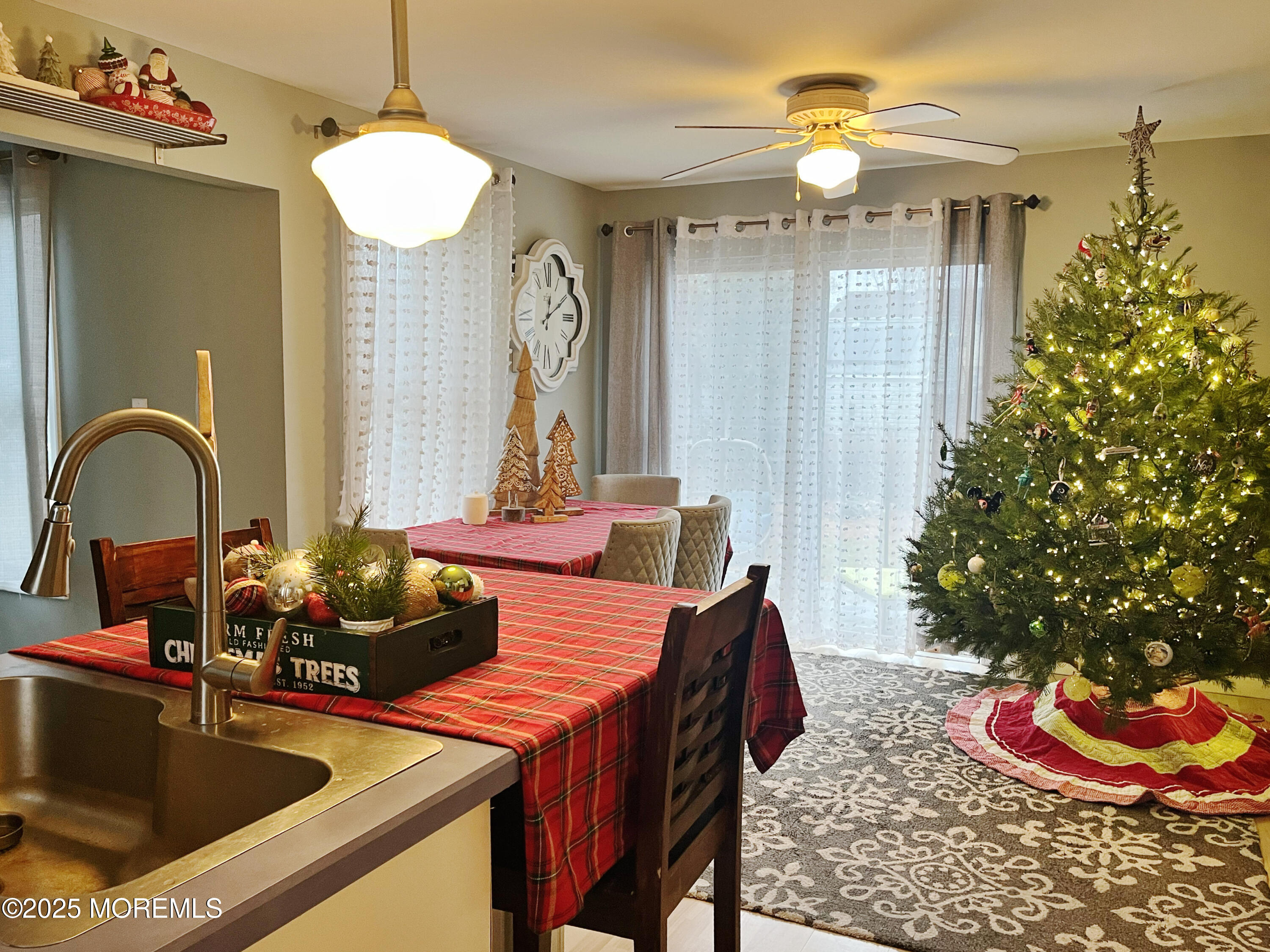 Hazlet, New Jersey, 07734, United States, 3 Bedrooms Bedrooms, ,2 BathroomsBathrooms,Residential,For Sale,2000069