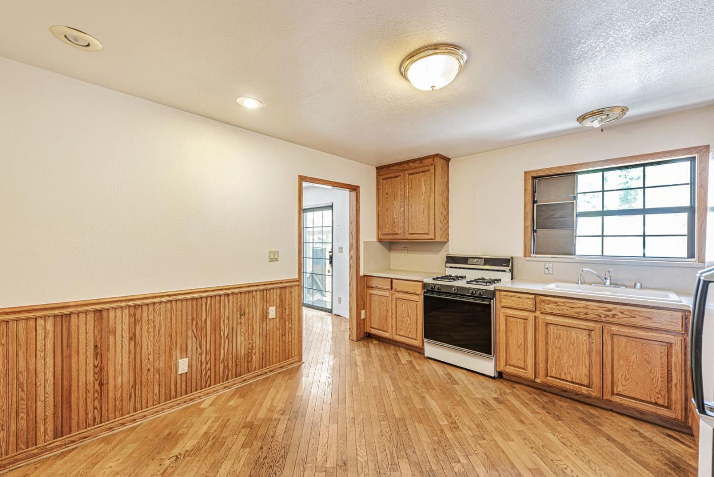 Santa Clara, California, 95051, United States, 3 Bedrooms Bedrooms, ,3 BathroomsBathrooms,Residential,For Sale,1941607