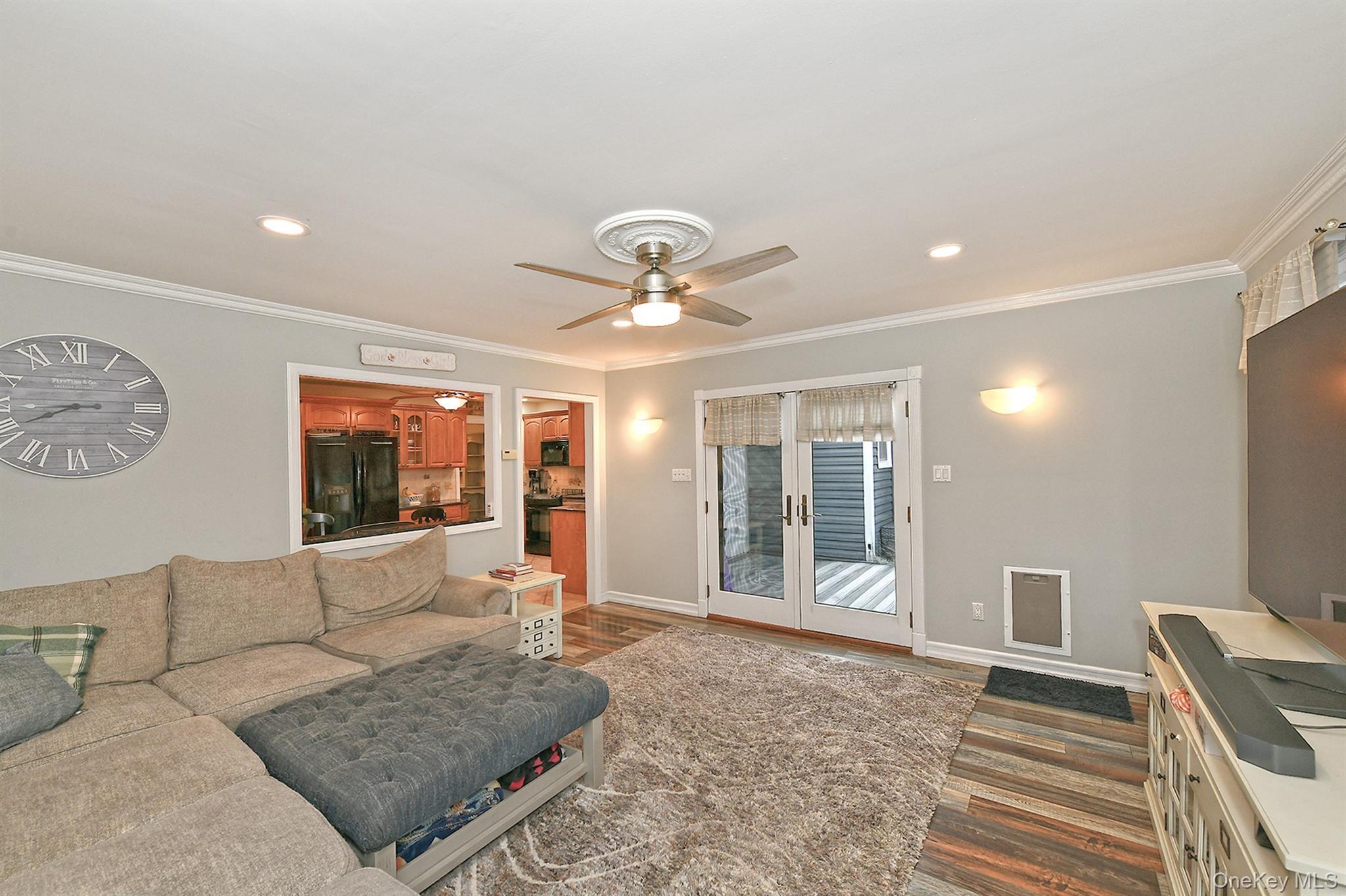 Hicksville, New York, 11801, United States, 3 Bedrooms Bedrooms, ,2 BathroomsBathrooms,Residential,For Sale,1986548