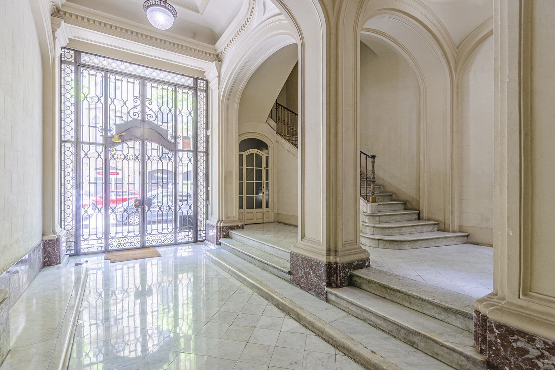  Spectacular corner apartment of large dimensions in Eixample - 物件實景