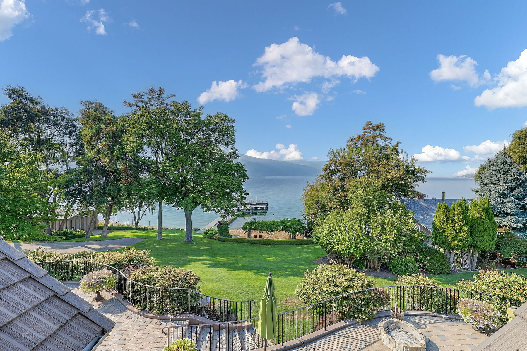  Distinguished Lakefront Estate - 物件實景