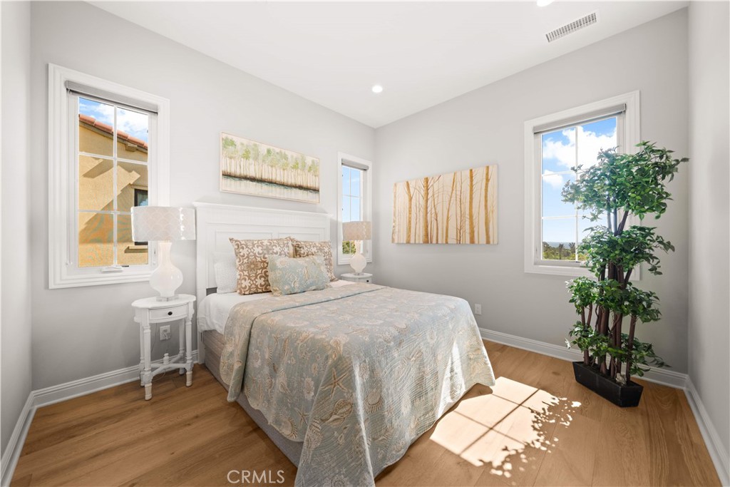 Irvine, California, 92602, United States, 5 Bedrooms Bedrooms, ,6 BathroomsBathrooms,Residential,For Sale,1982881