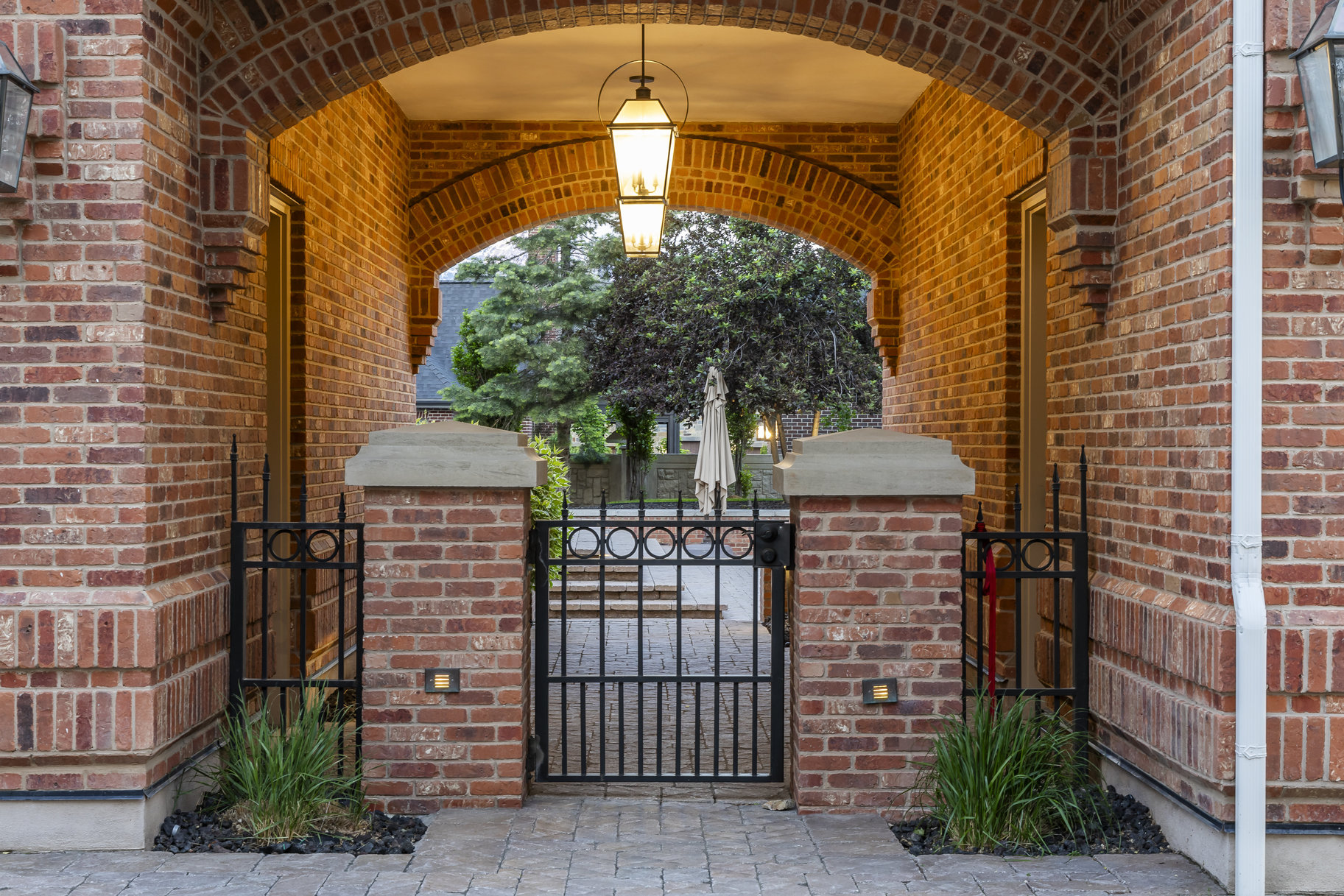  Gated West Jordan 2 Story Estate with 10 Car Garage and Swimming Pool - 物件實景