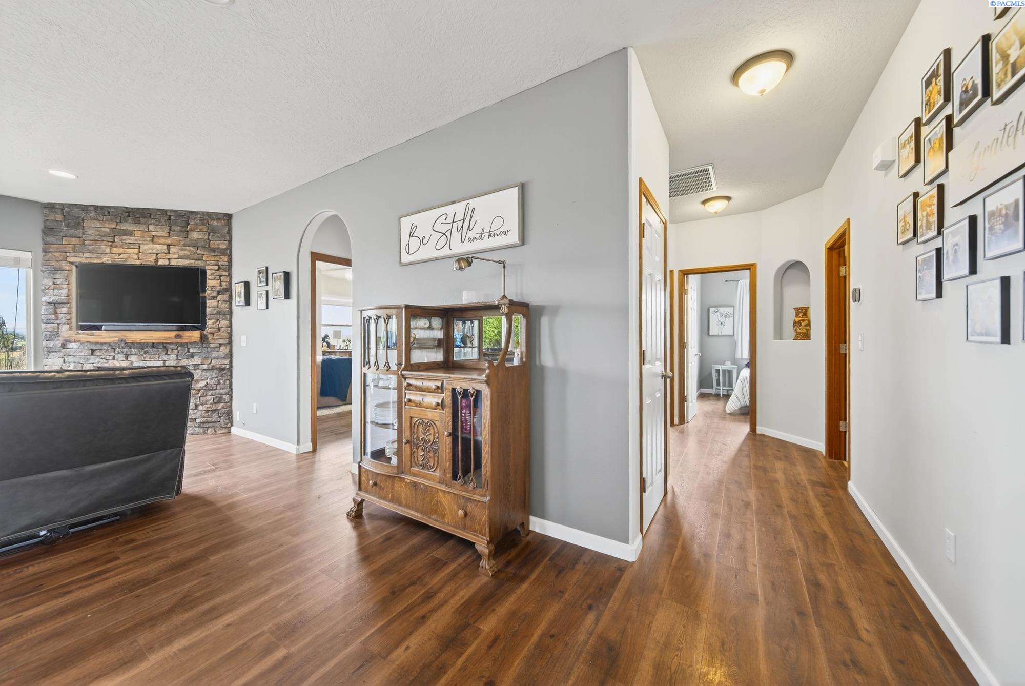 Prosser, Washington, 99350, United States, 3 Bedrooms Bedrooms, ,2 BathroomsBathrooms,Residential,For Sale,1964108