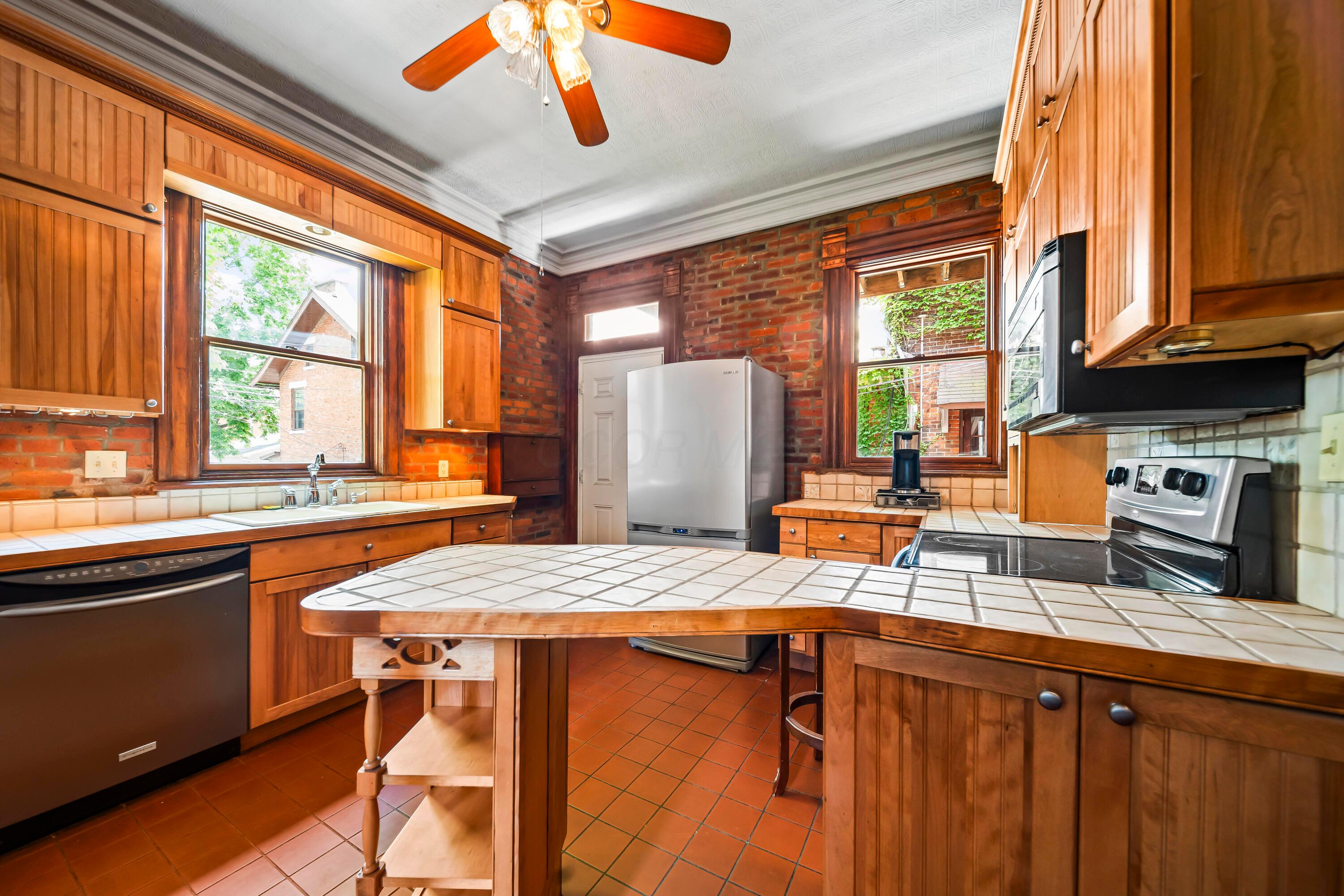 Columbus, Ohio, 43205, United States, 4 Bedrooms Bedrooms, ,3 BathroomsBathrooms,Residential,For Sale,1866885