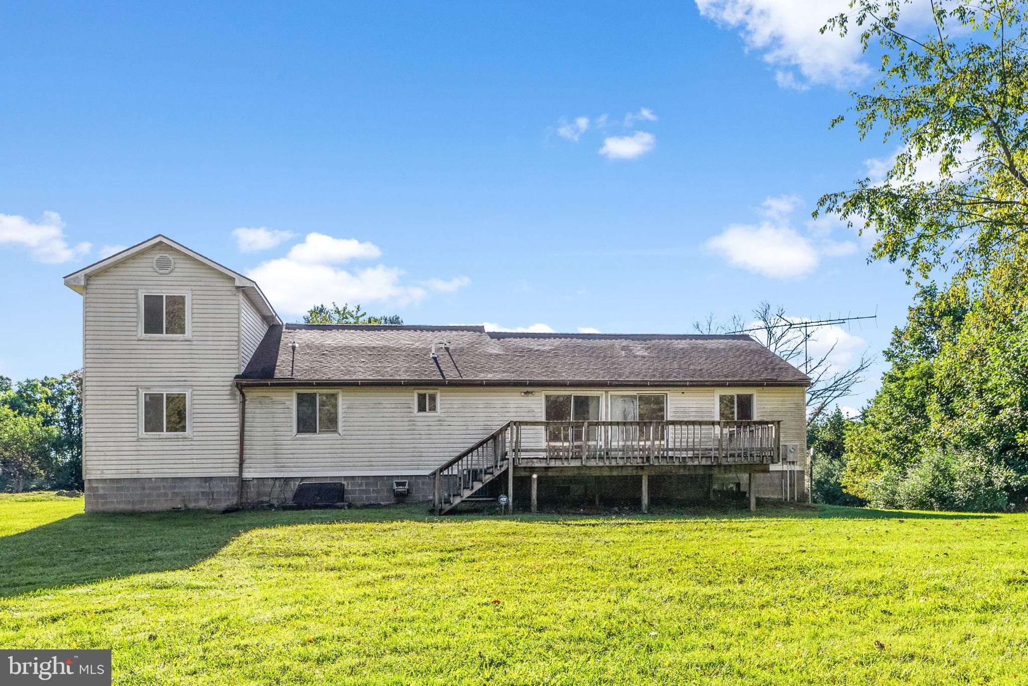 Hume, Virginia, 22639, United States, 7 Bedrooms Bedrooms, ,3 BathroomsBathrooms,Residential,For Sale,1943038