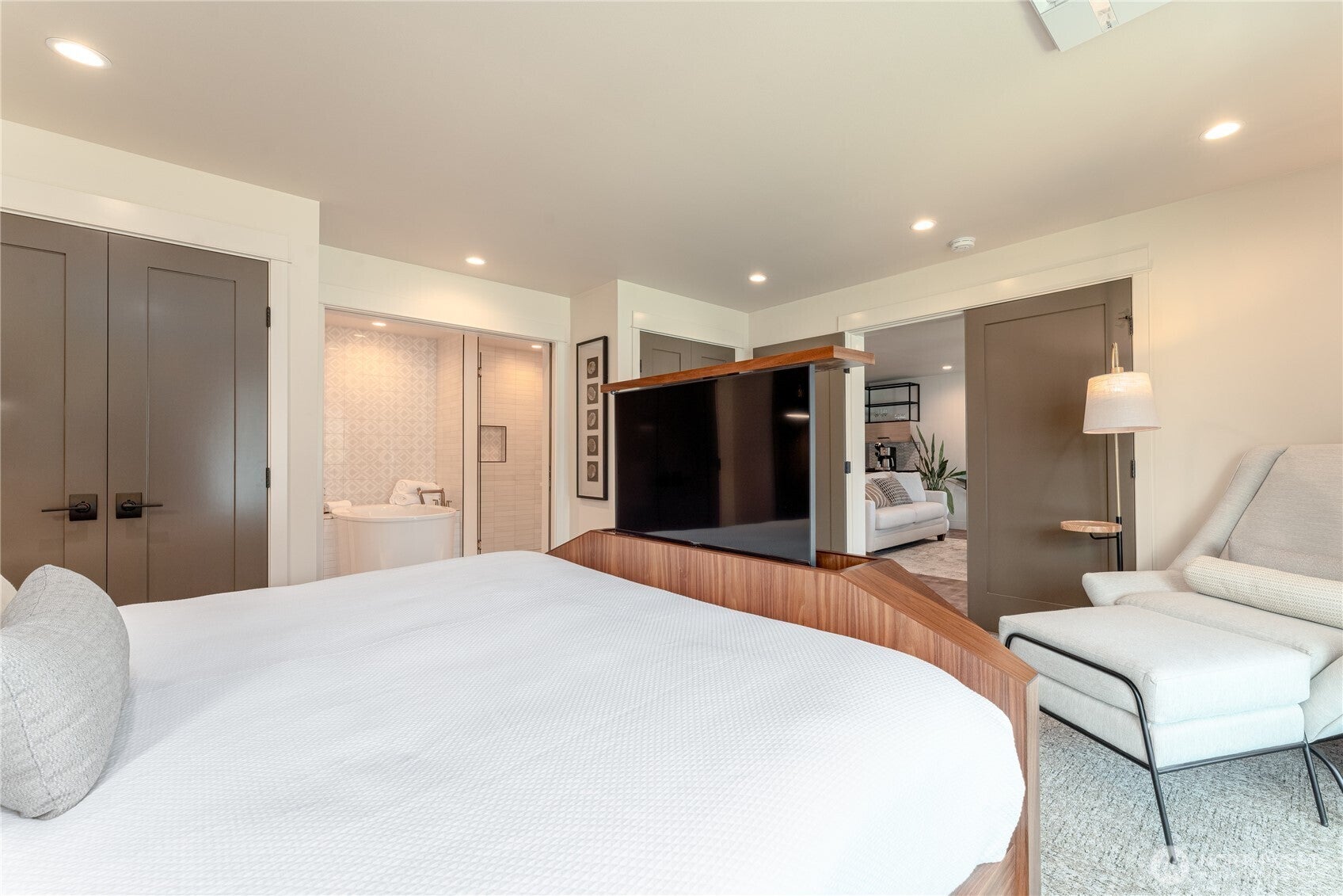 Manson, Washington, 98831, United States, 1 Bedroom Bedrooms, ,2 BathroomsBathrooms,Residential,For Sale,1847546