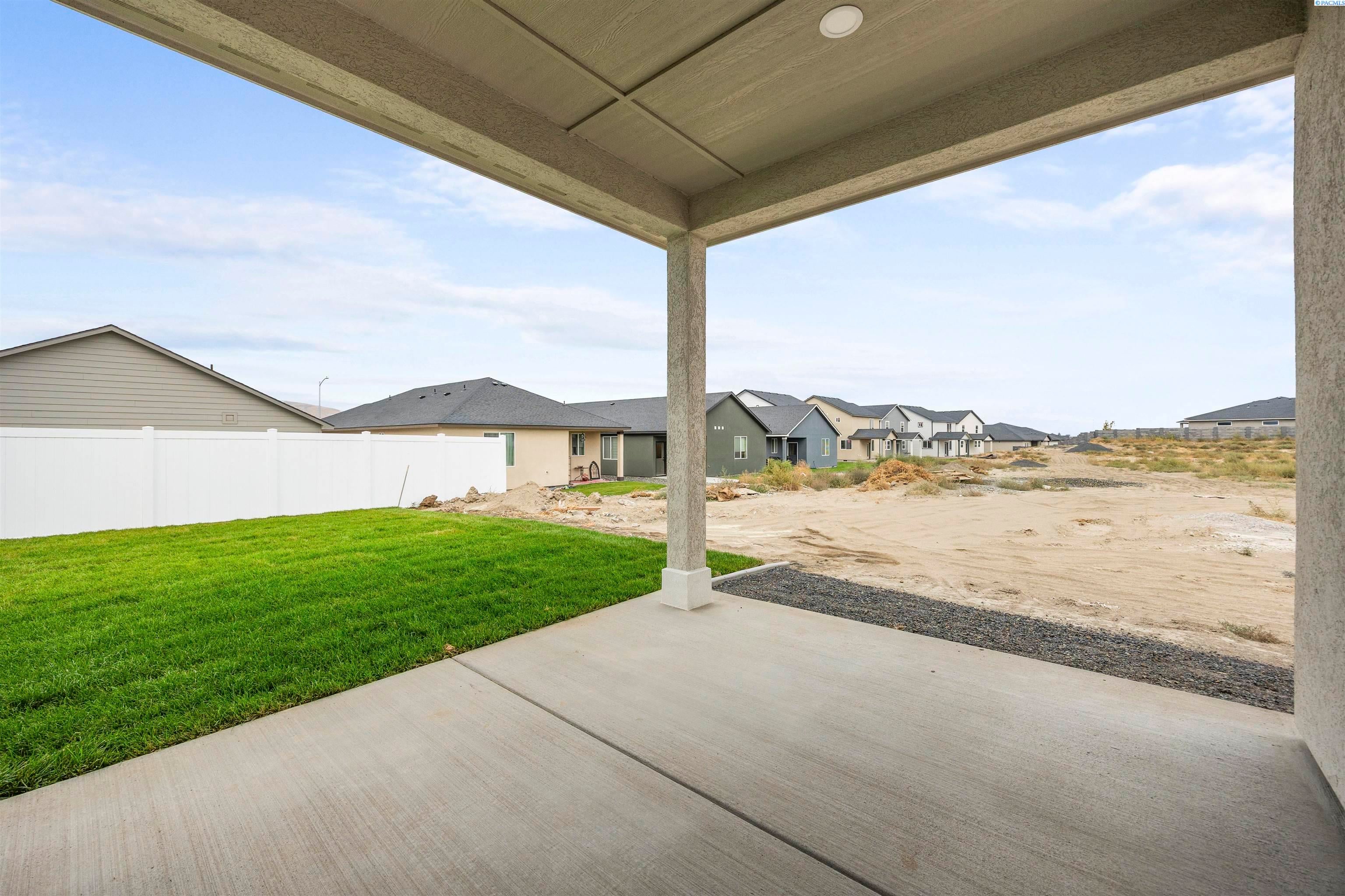 Richland, Washington, 99352, United States, 4 Bedrooms Bedrooms, ,3 BathroomsBathrooms,Residential,For Sale,1980389