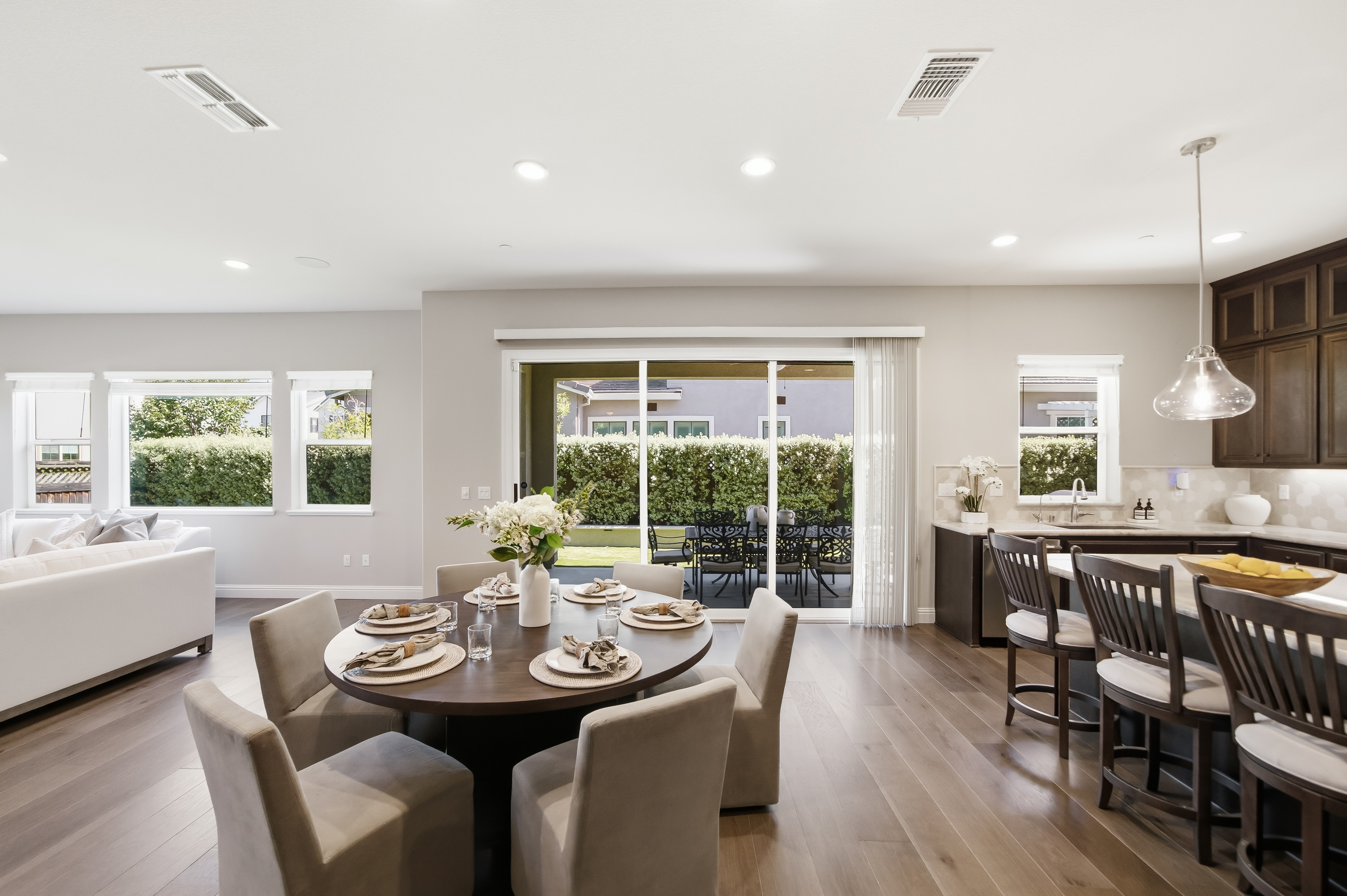  Elevated Modern Living in Sanctuary Village - 物件實景