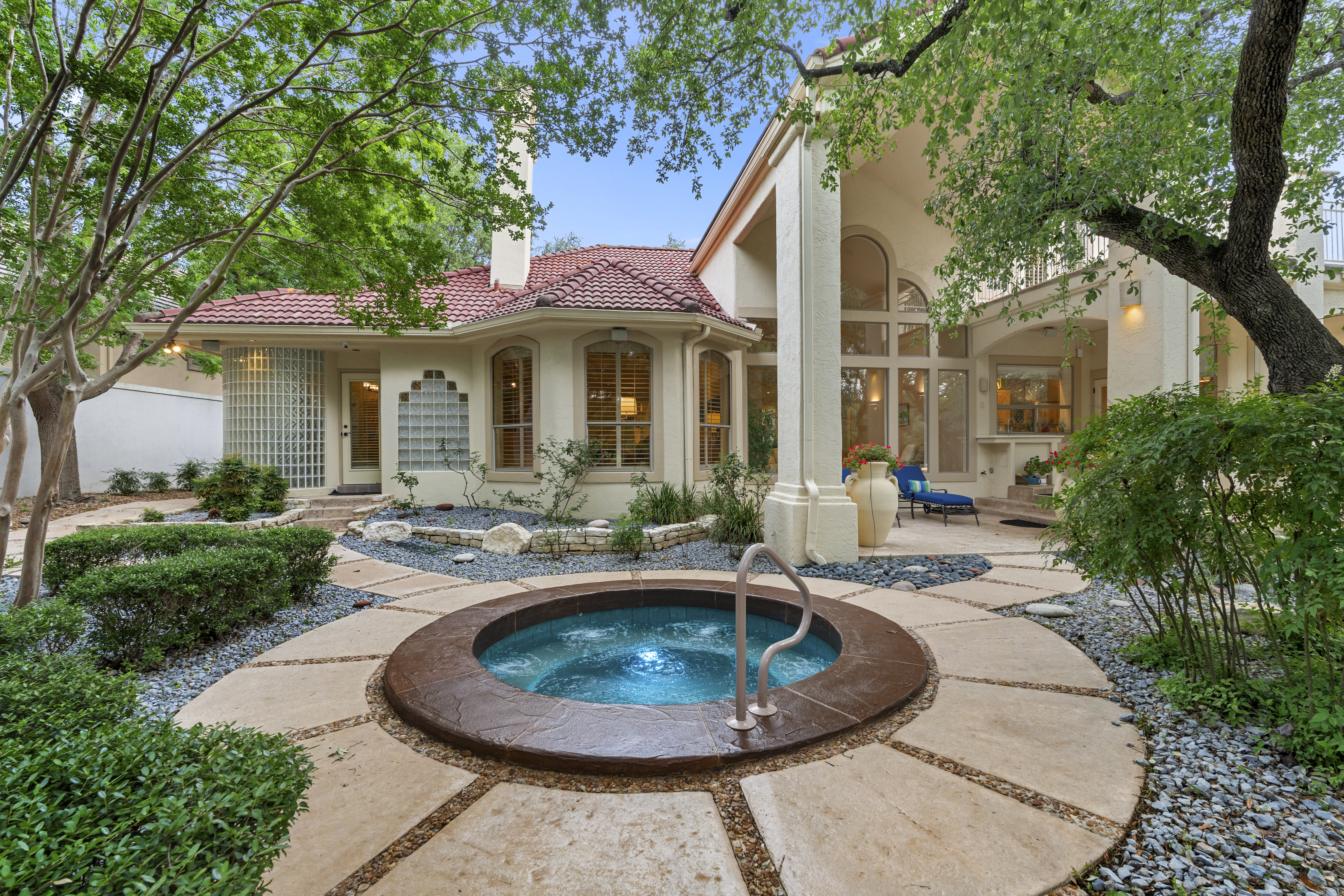  Grand Dominion Estate Showcasing Luxury, Privacy & Architectural Excellence - 物件實景