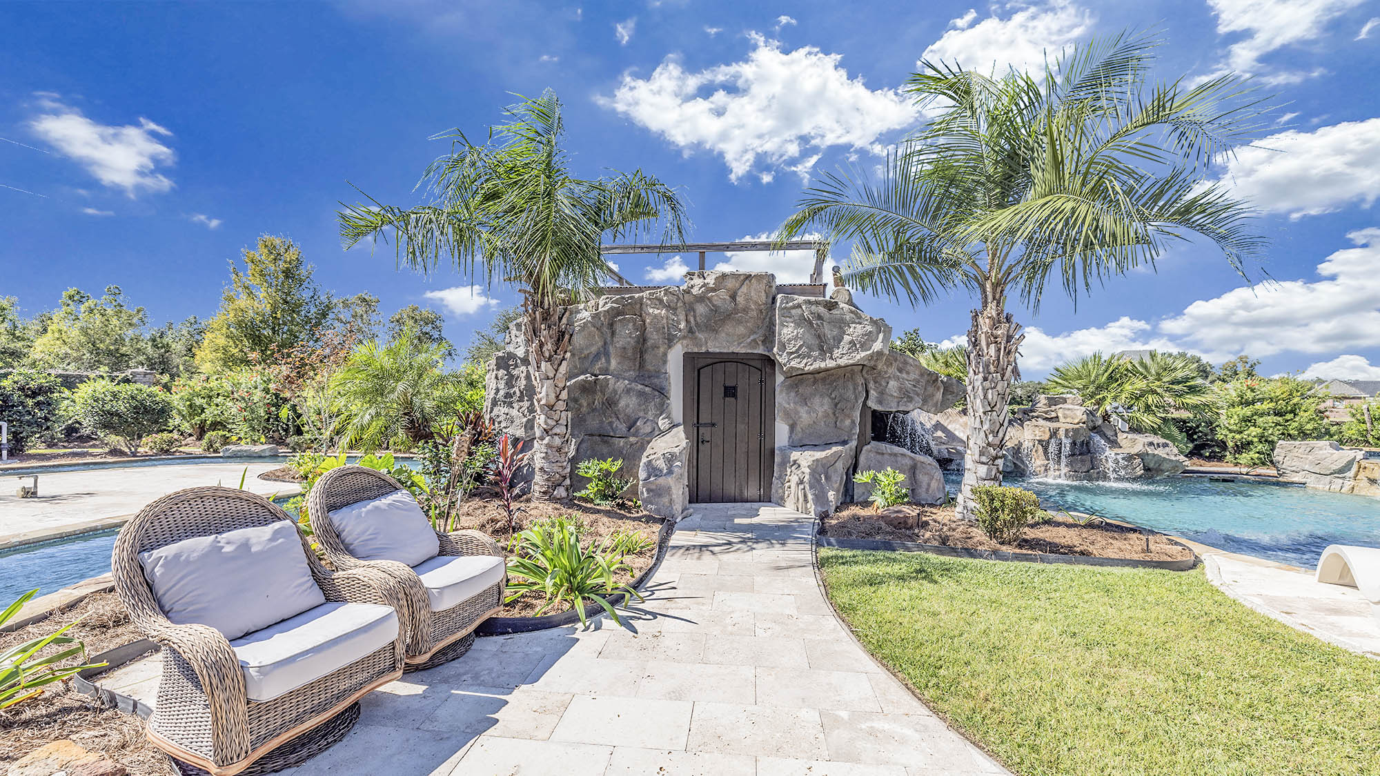 Houma, Louisiana, 70360, United States, 4 Bedrooms Bedrooms, ,5 BathroomsBathrooms,Residential,For Sale,1992086