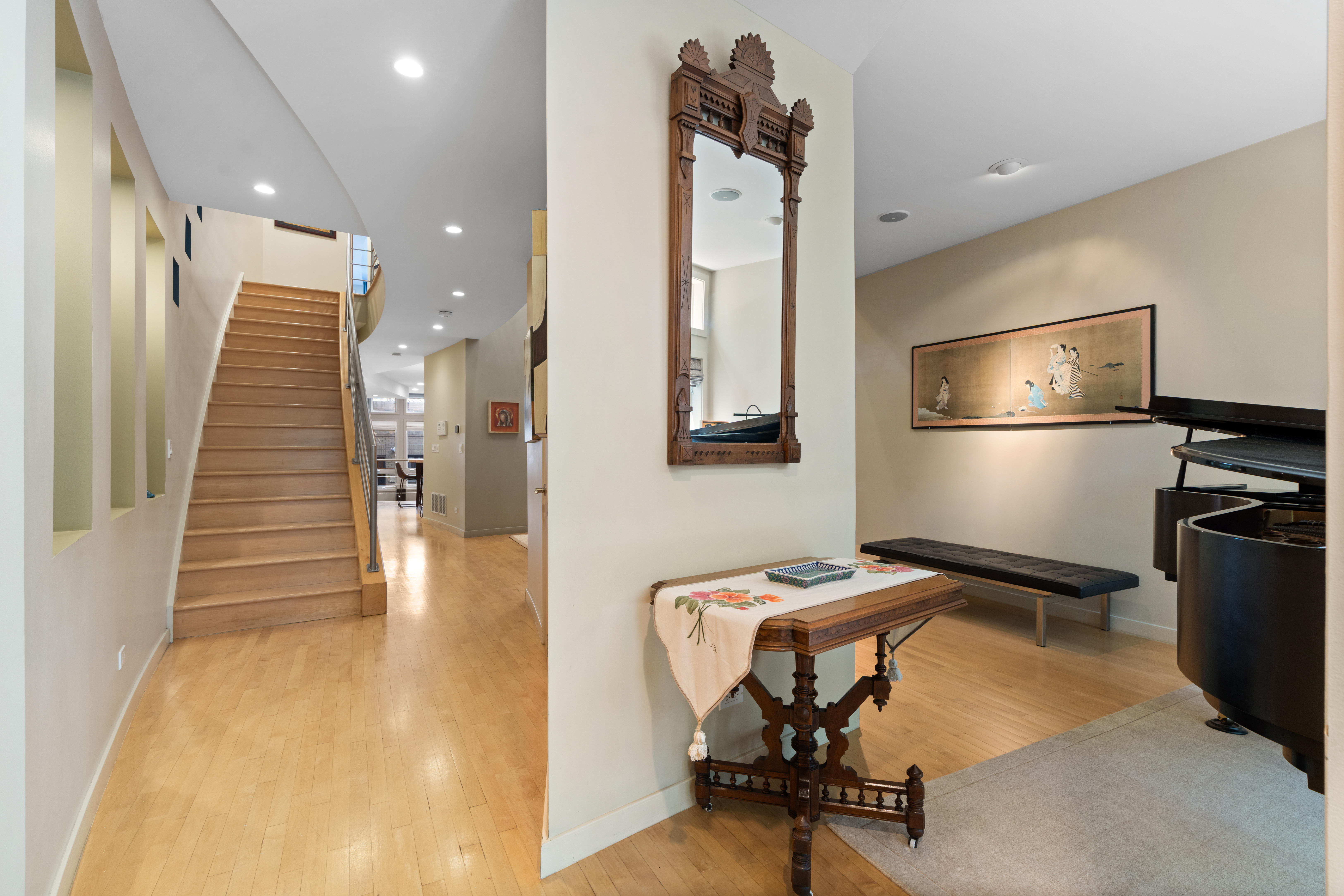  Architecturally Distinctive and Flooded with Natural Light - 物件實景