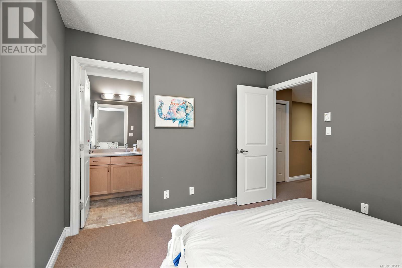 VICTORIA, British Columbia, V8T 0A3, CA, 3 Bedrooms Bedrooms, ,3 BathroomsBathrooms,Residential,For Sale,1883678