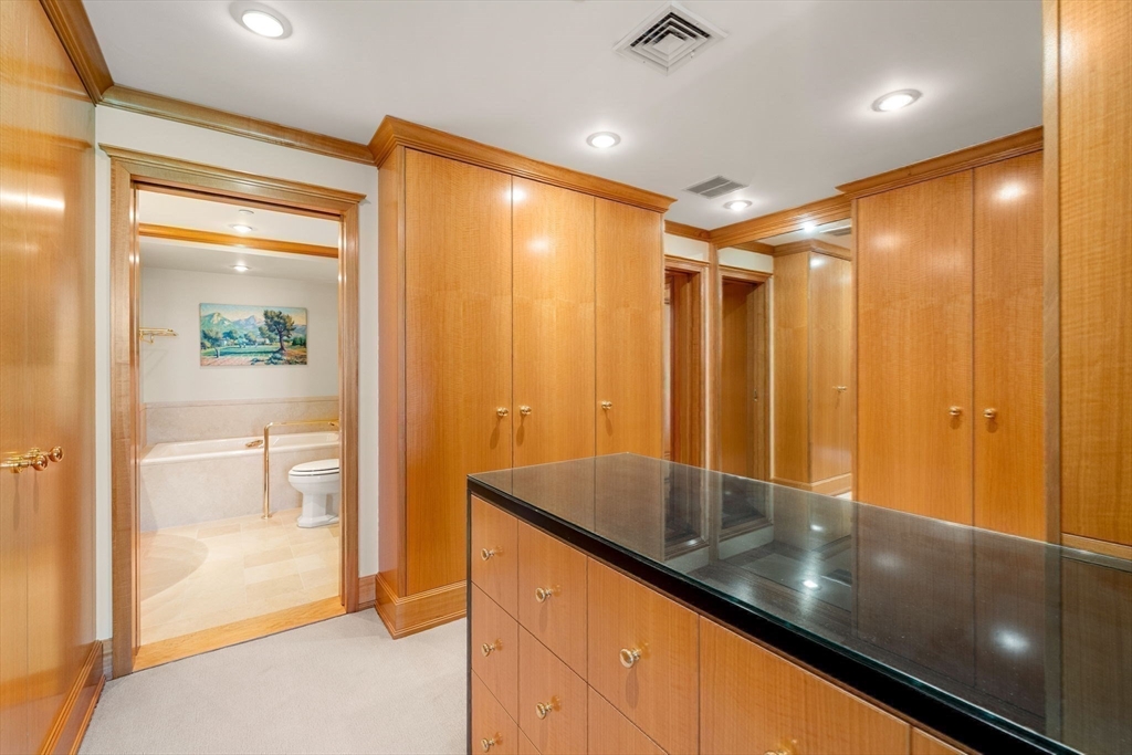 Boston, Massachusetts, 02116, United States, 1 Bedroom Bedrooms, ,2 BathroomsBathrooms,Residential,For Sale,1787577