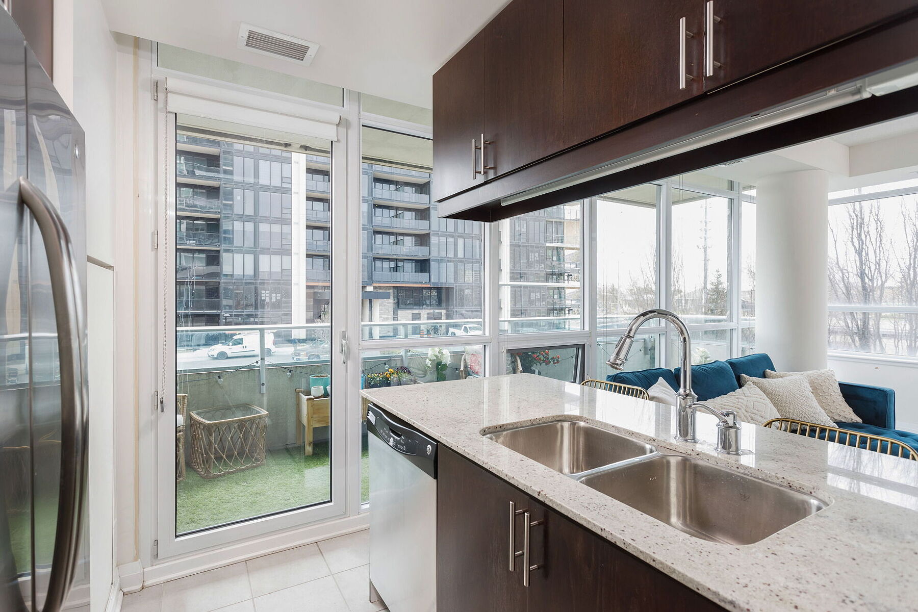  Spacious and Bright Condo - 物件實景