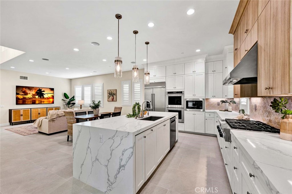 Lake Forest, California, 92630, United States, 4 Bedrooms Bedrooms, ,5 BathroomsBathrooms,Residential,For Sale,1988147