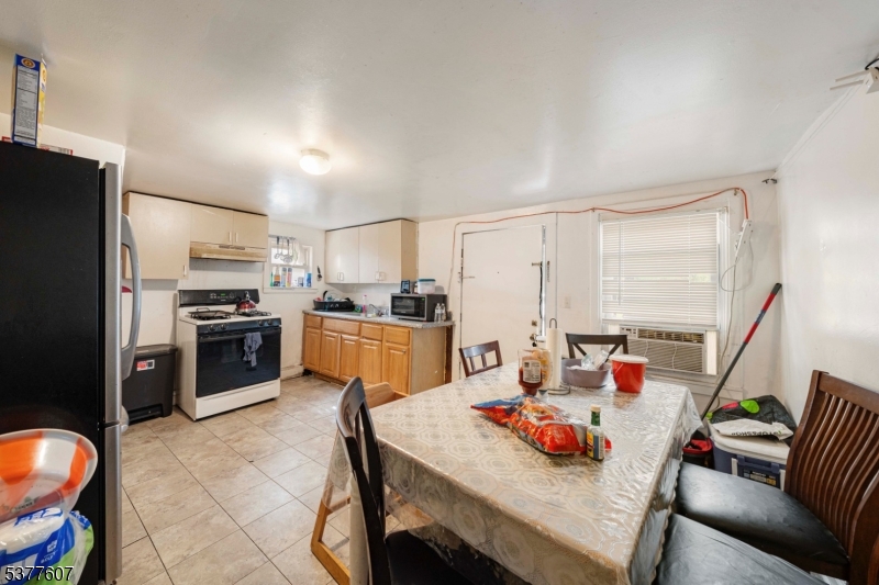Plainfield City, New Jersey, 07060, United States, 8 Bedrooms Bedrooms, ,5 BathroomsBathrooms,Residential,For Sale,1933481