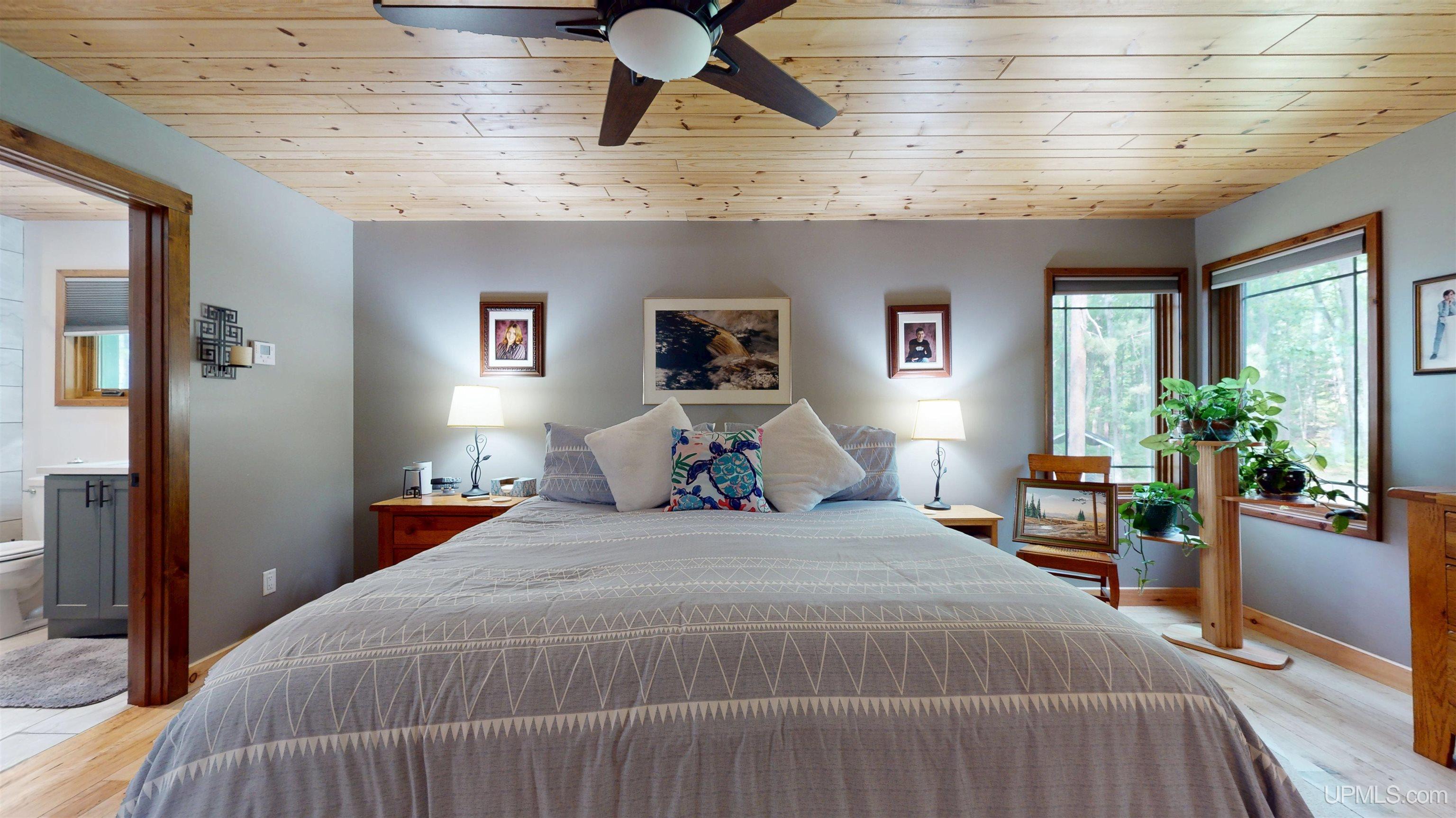 Marquette, Michigan, 49855, United States, 2 Bedrooms Bedrooms, ,4 BathroomsBathrooms,Residential,For Sale,1892873