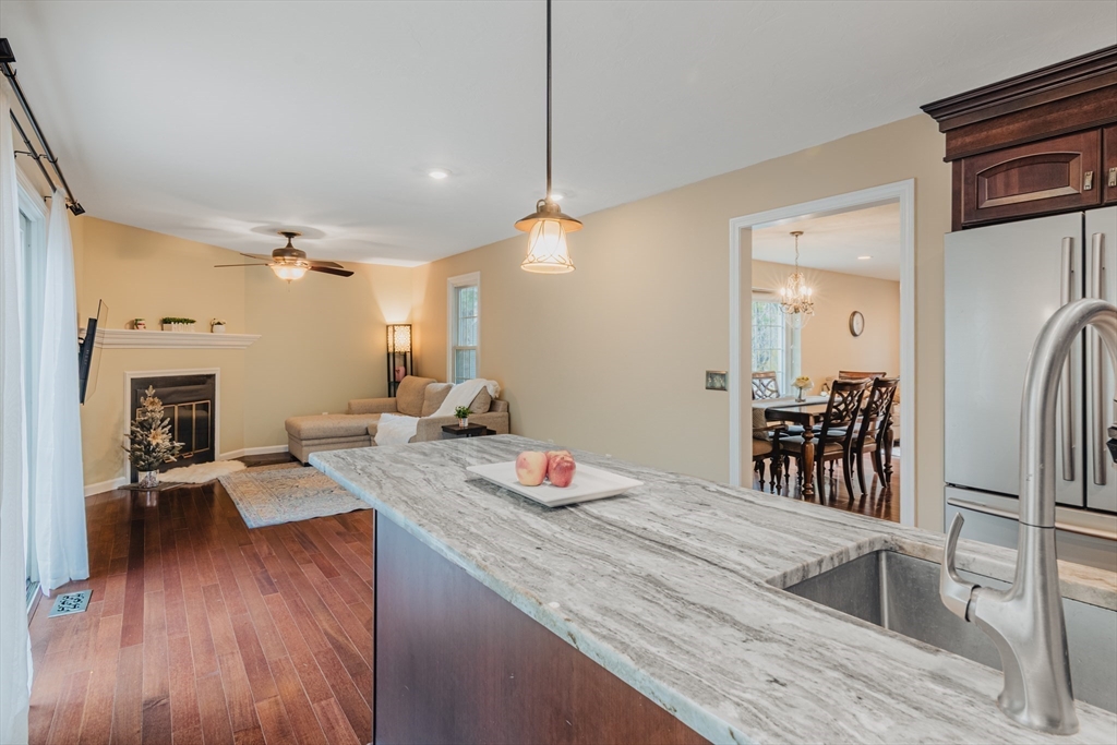 Shrewsbury, Massachusetts, 01545, United States, 2 Bedrooms Bedrooms, ,3 BathroomsBathrooms,Residential,For Sale,1987011