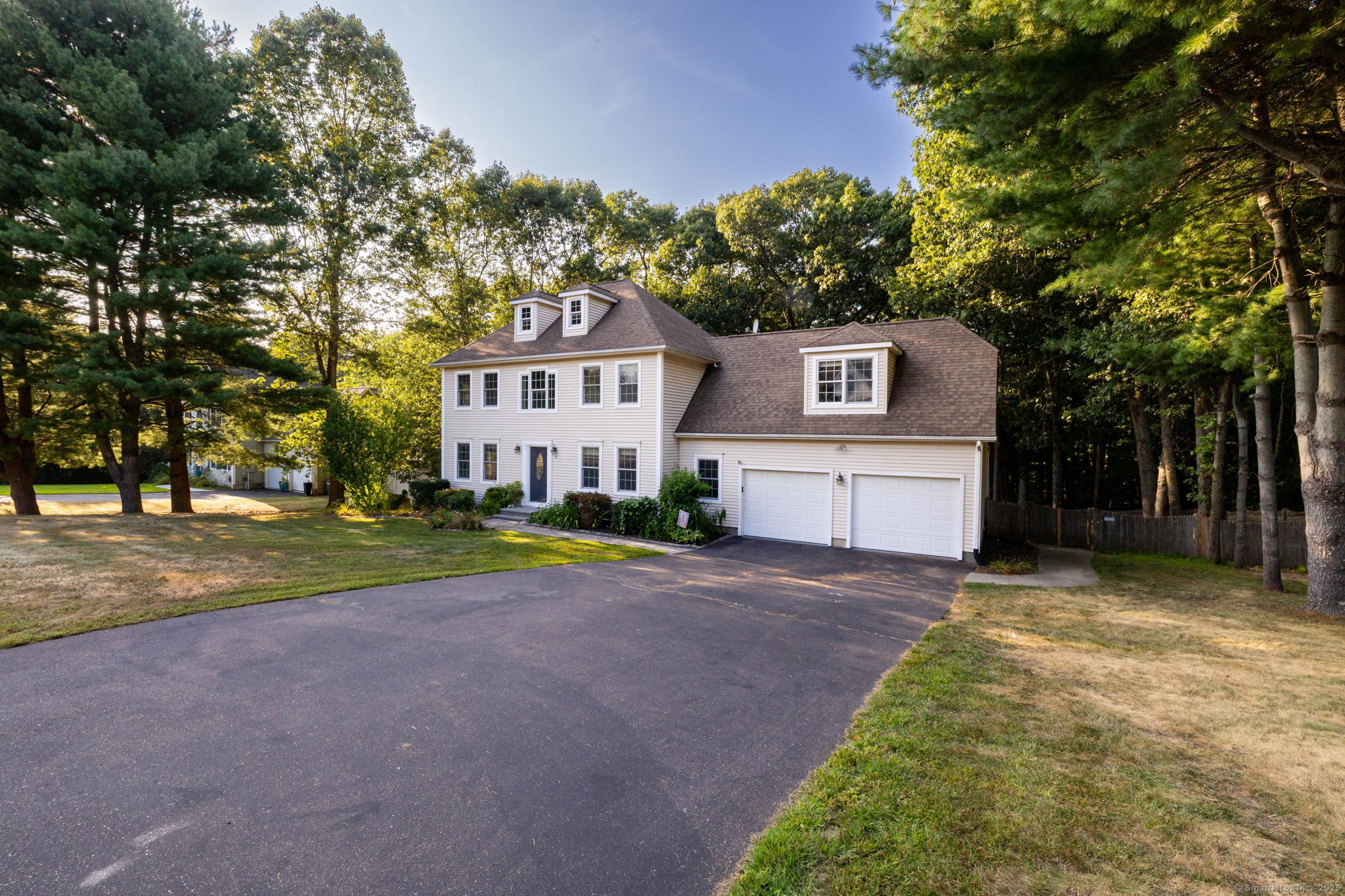 Manchester, Connecticut, 06040, United States, 3 Bedrooms Bedrooms, ,3 BathroomsBathrooms,Residential,For Sale,1917264