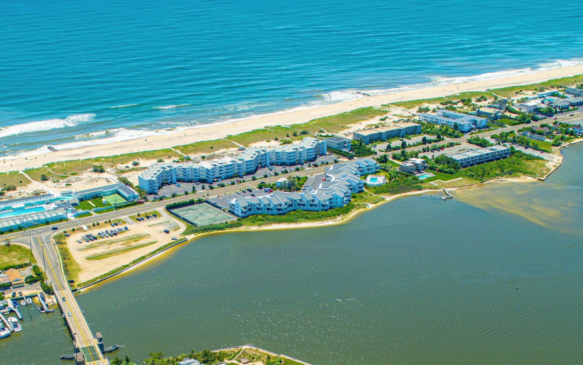  Sleek Waterfront Condo With Dramatic Sunsets - 物件實景