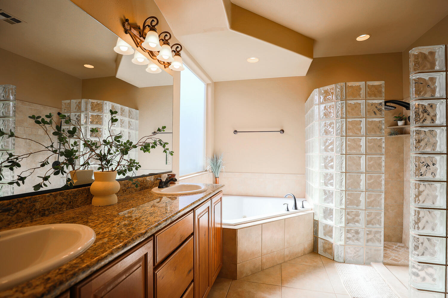 Hurricane, Utah, 84737, United States, 4 Bedrooms Bedrooms, ,Residential,For Sale,1986322