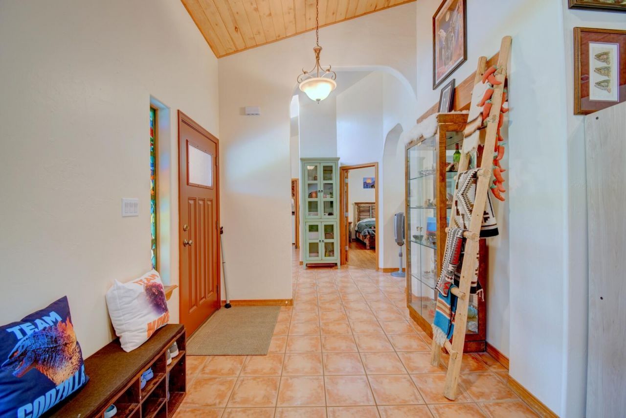 Tijeras, New Mexico, 87059, United States, 3 Bedrooms Bedrooms, ,2 BathroomsBathrooms,Residential,For Sale,1924821